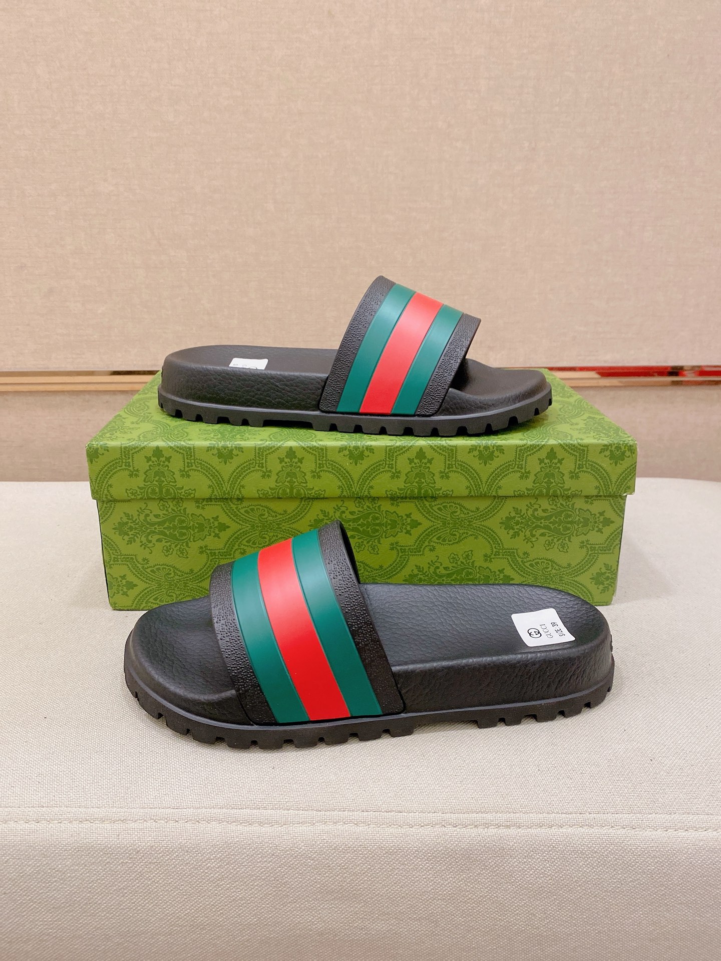 Gucci Style Men's Shoes style reference detail image 7 from source 781387