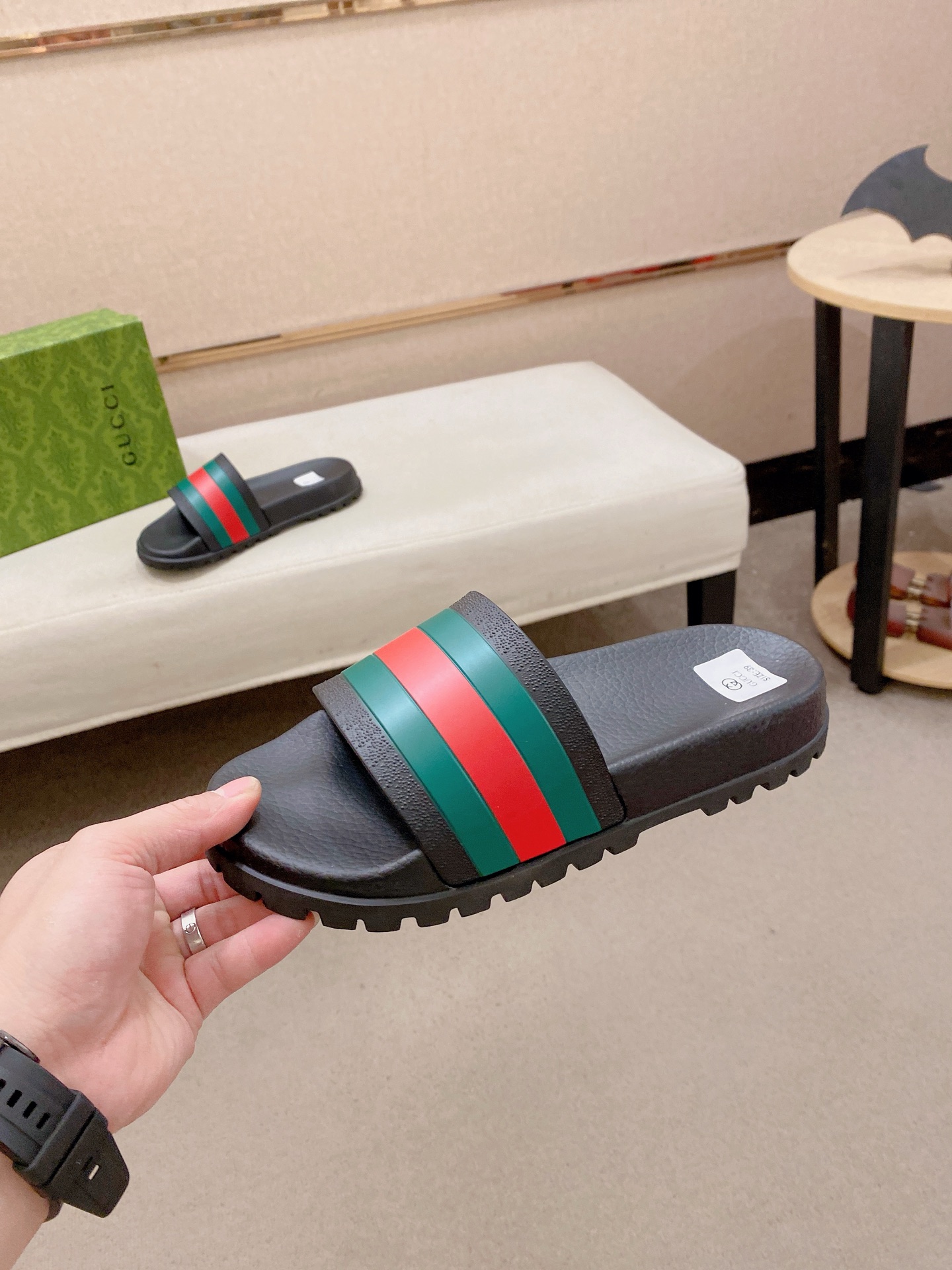 Gucci Style Men's Shoes style reference detail image 3 from source 781387