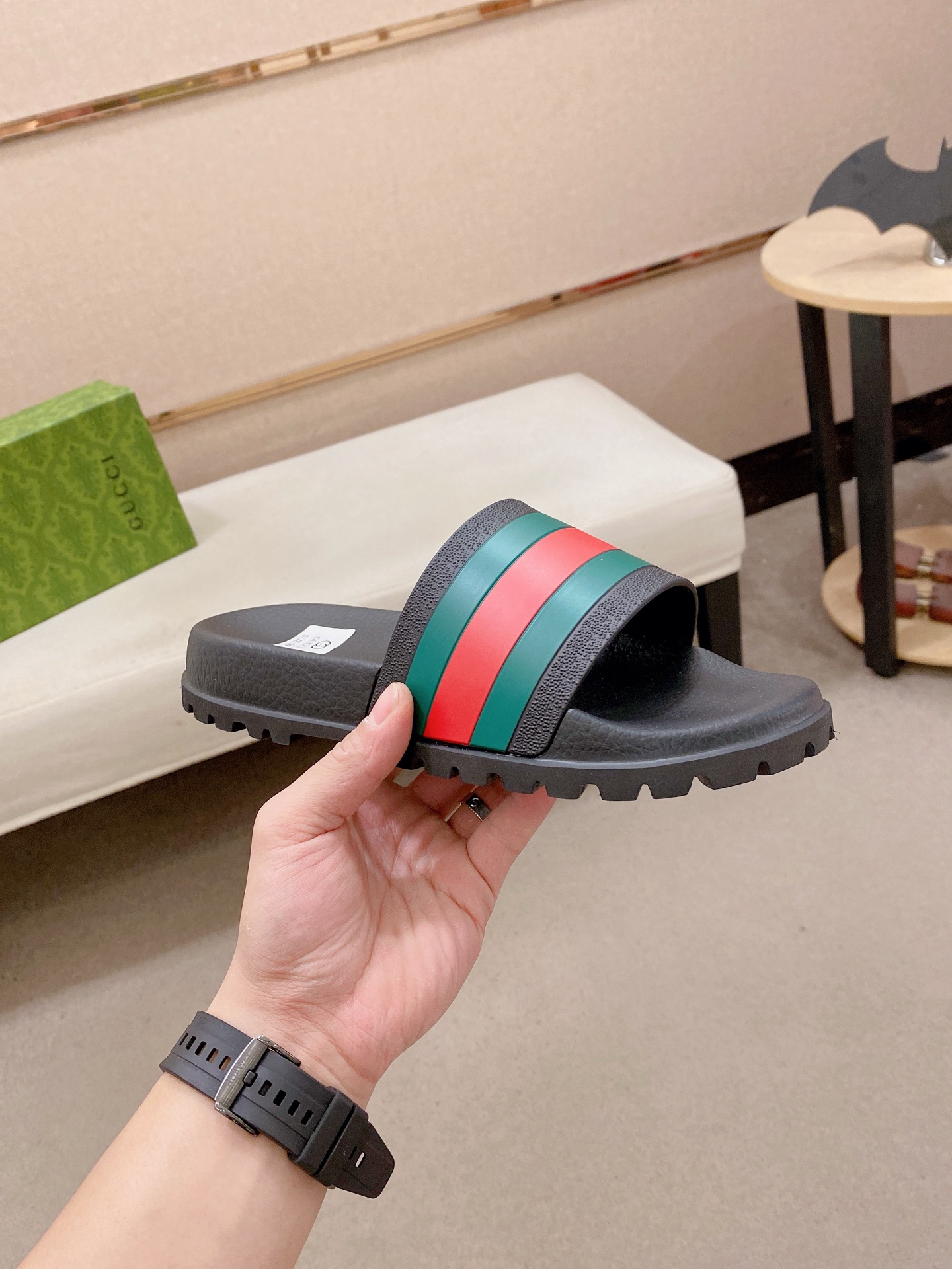 Gucci Style Men's Shoes style reference detail image 4 from source 781387