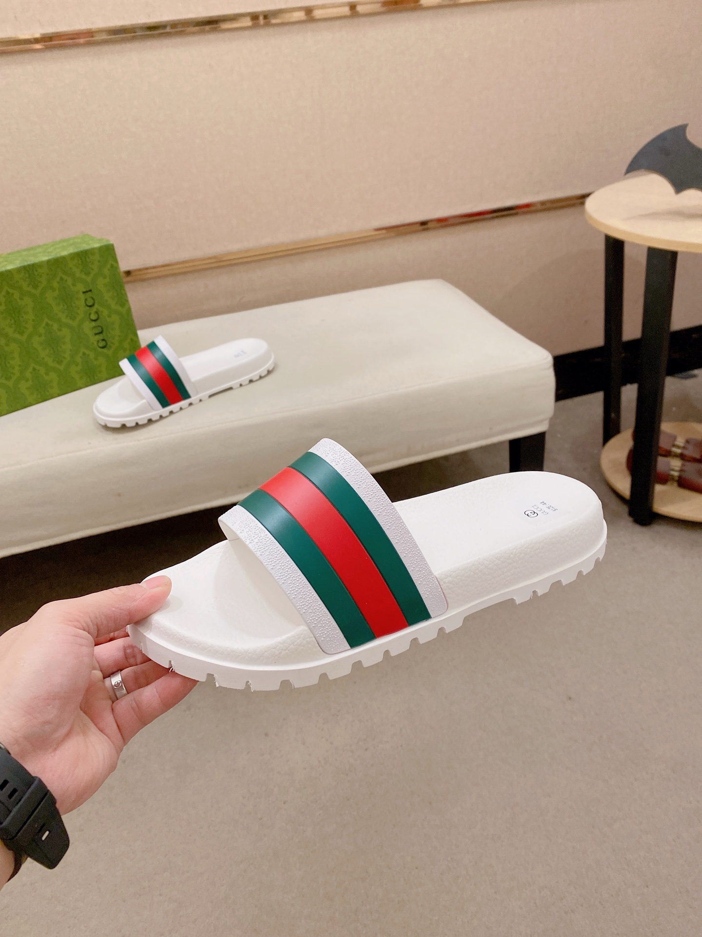 Gucci Style Men's Shoes style reference detail image 3 from source 781388