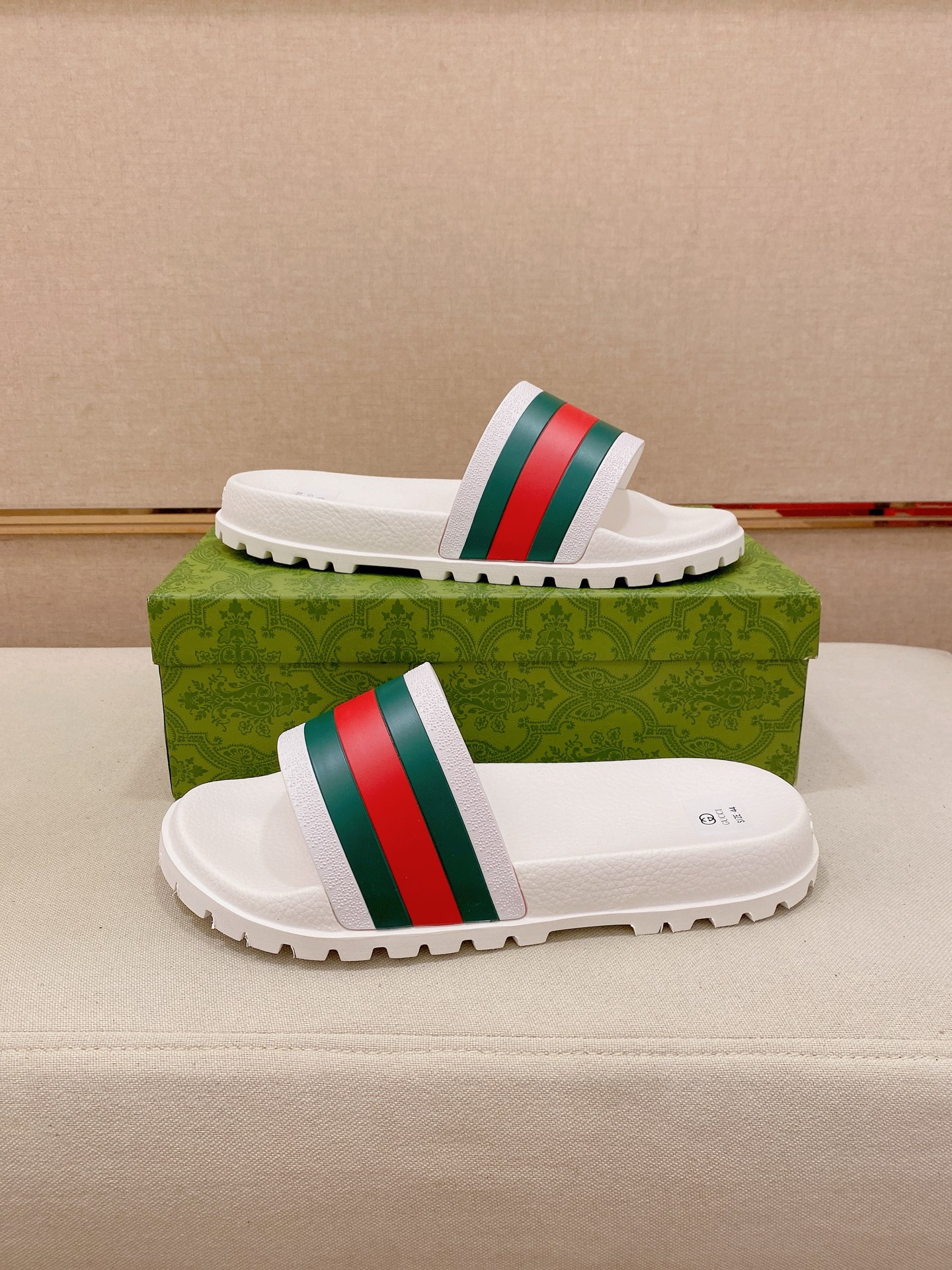 Gucci Style Men's Shoes style reference detail image 7 from source 781388