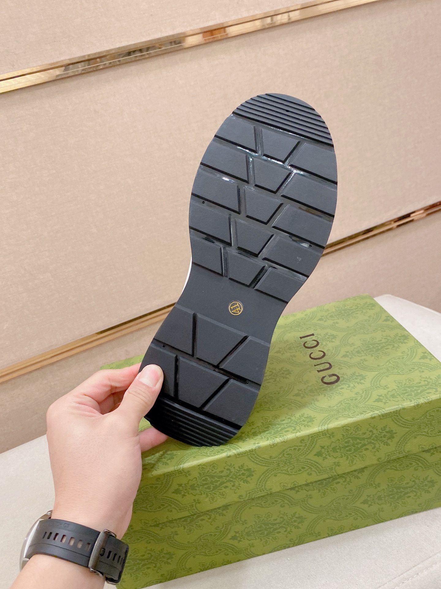 Gucci Style Leather Men's Shoes style reference detail image 9 from source 781397