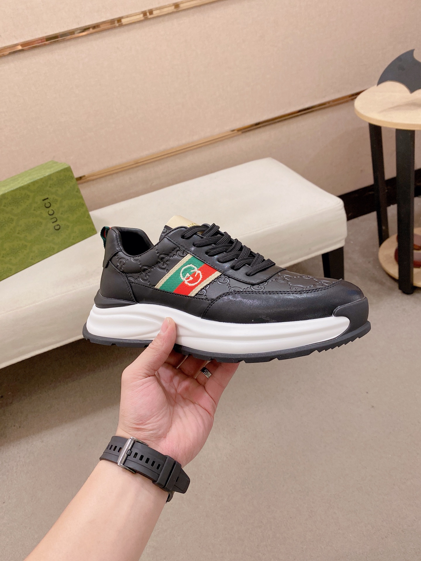 Gucci Style Leather Men's Shoes style reference detail image 4 from source 781393
