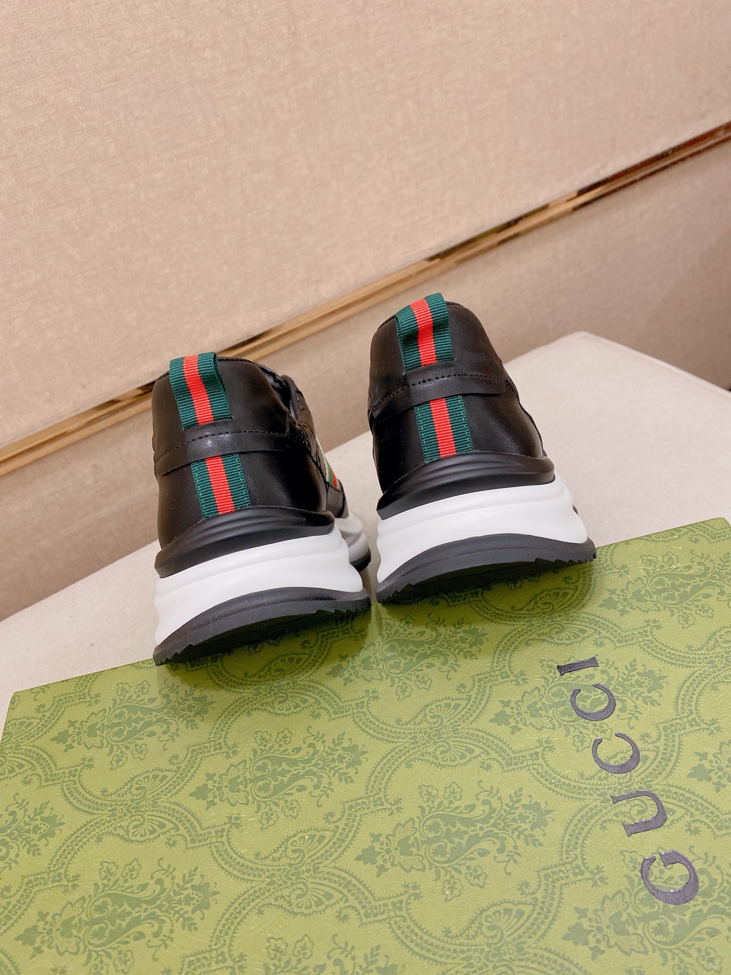 Gucci Style Leather Men's Shoes style reference detail image 8 from source 781393