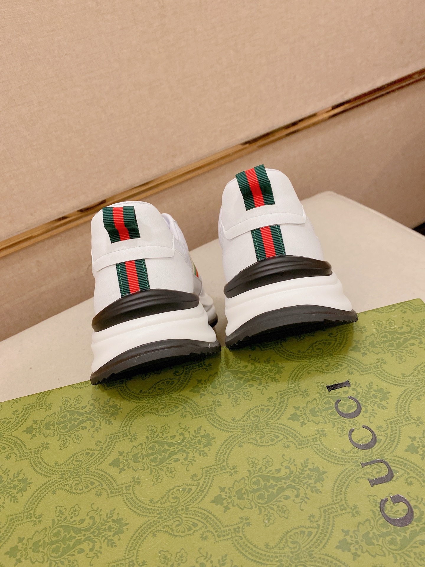 Gucci Style Leather Men's Shoes style reference detail image 8 from source 781394