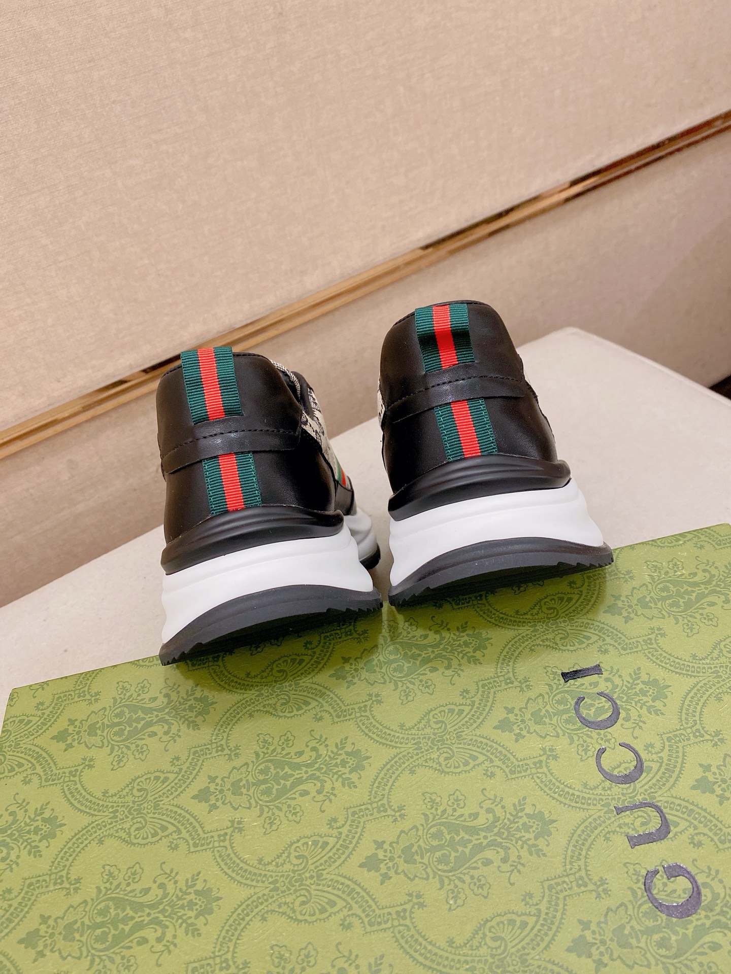 Gucci Style Leather Men's Shoes style reference detail image 8 from source 781395