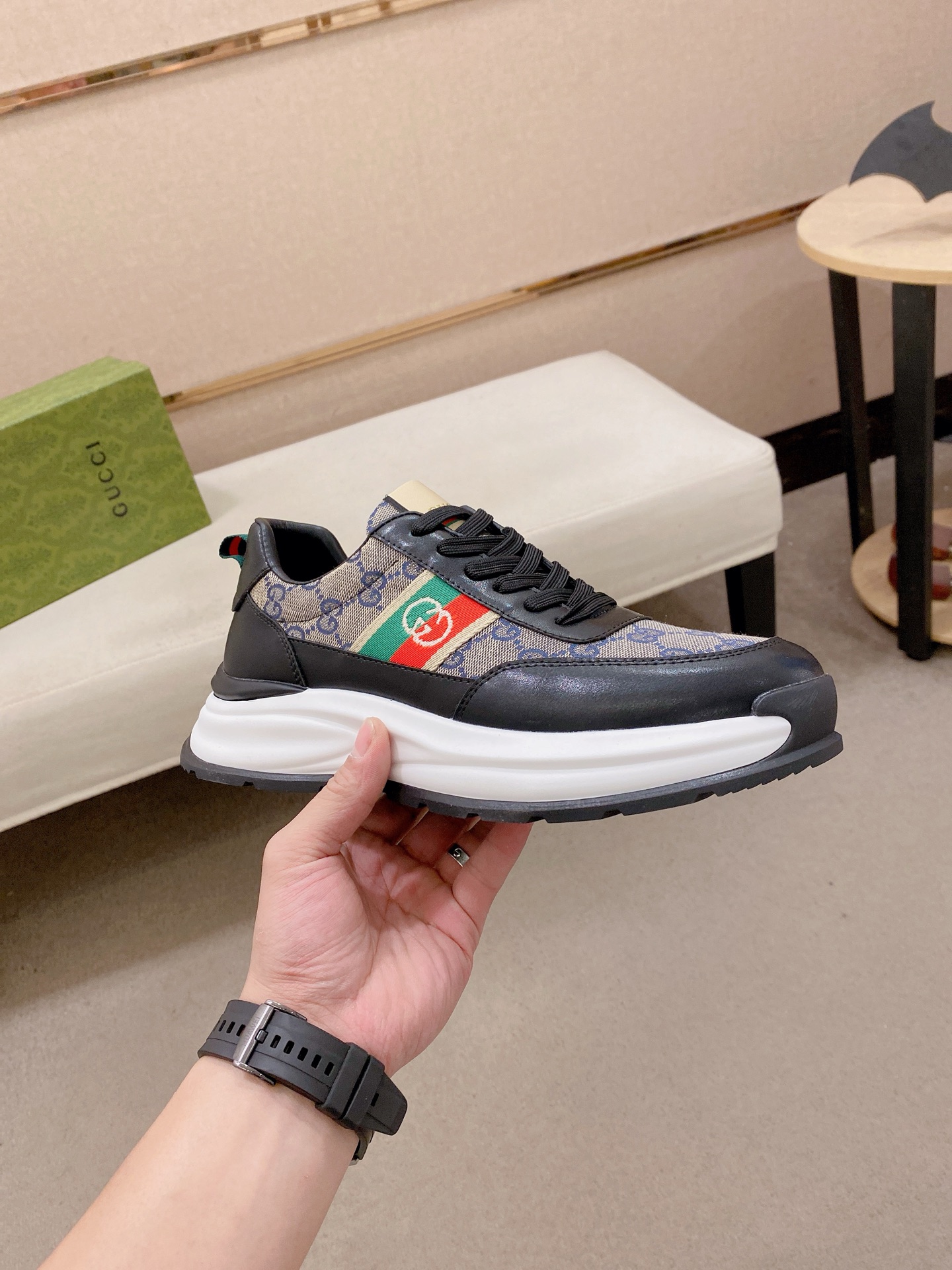 Gucci Style Leather Men's Shoes style reference detail image 4 from source 781395