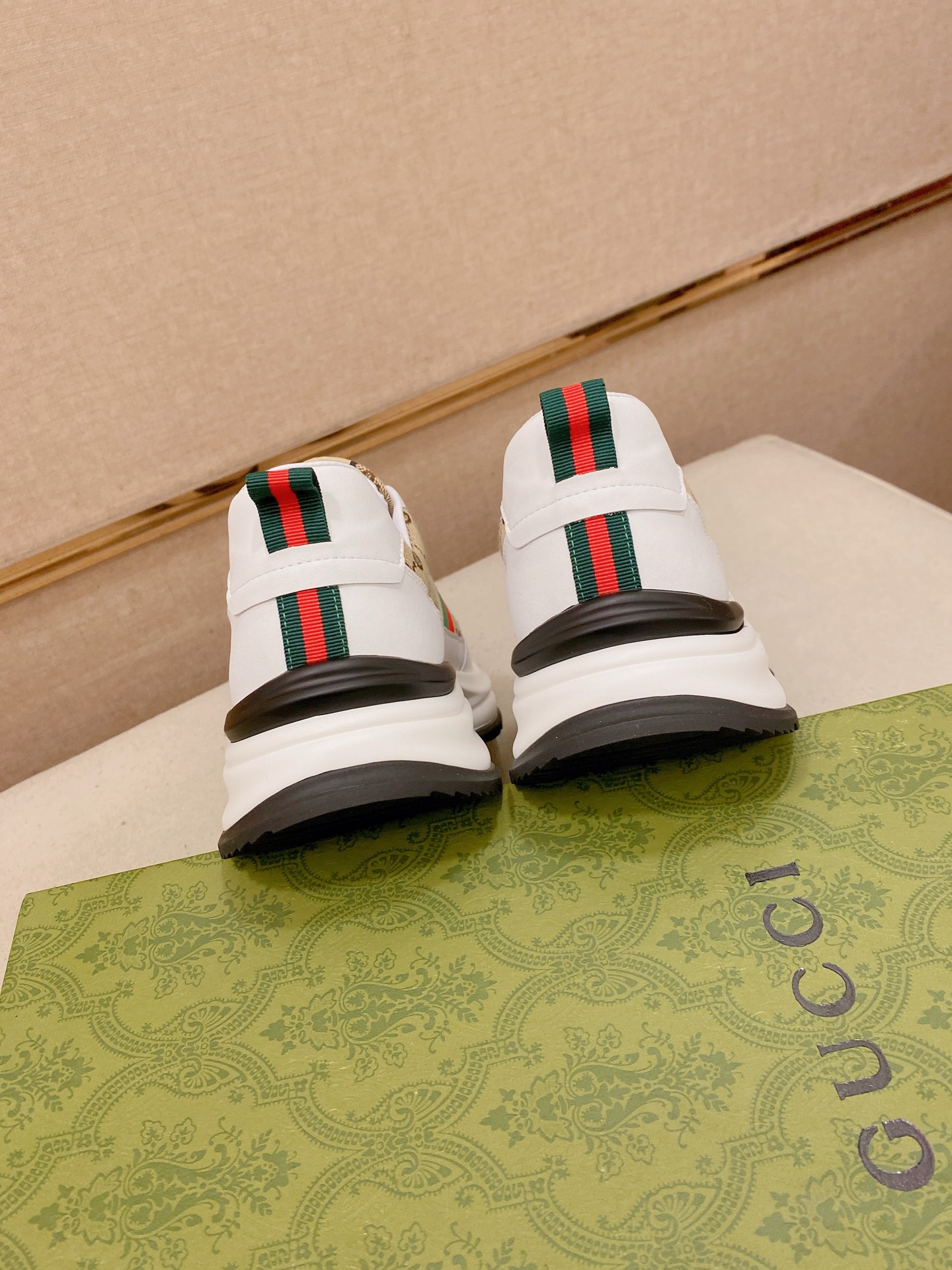 Gucci Style Leather Men's Shoes style reference detail image 8 from source 781396
