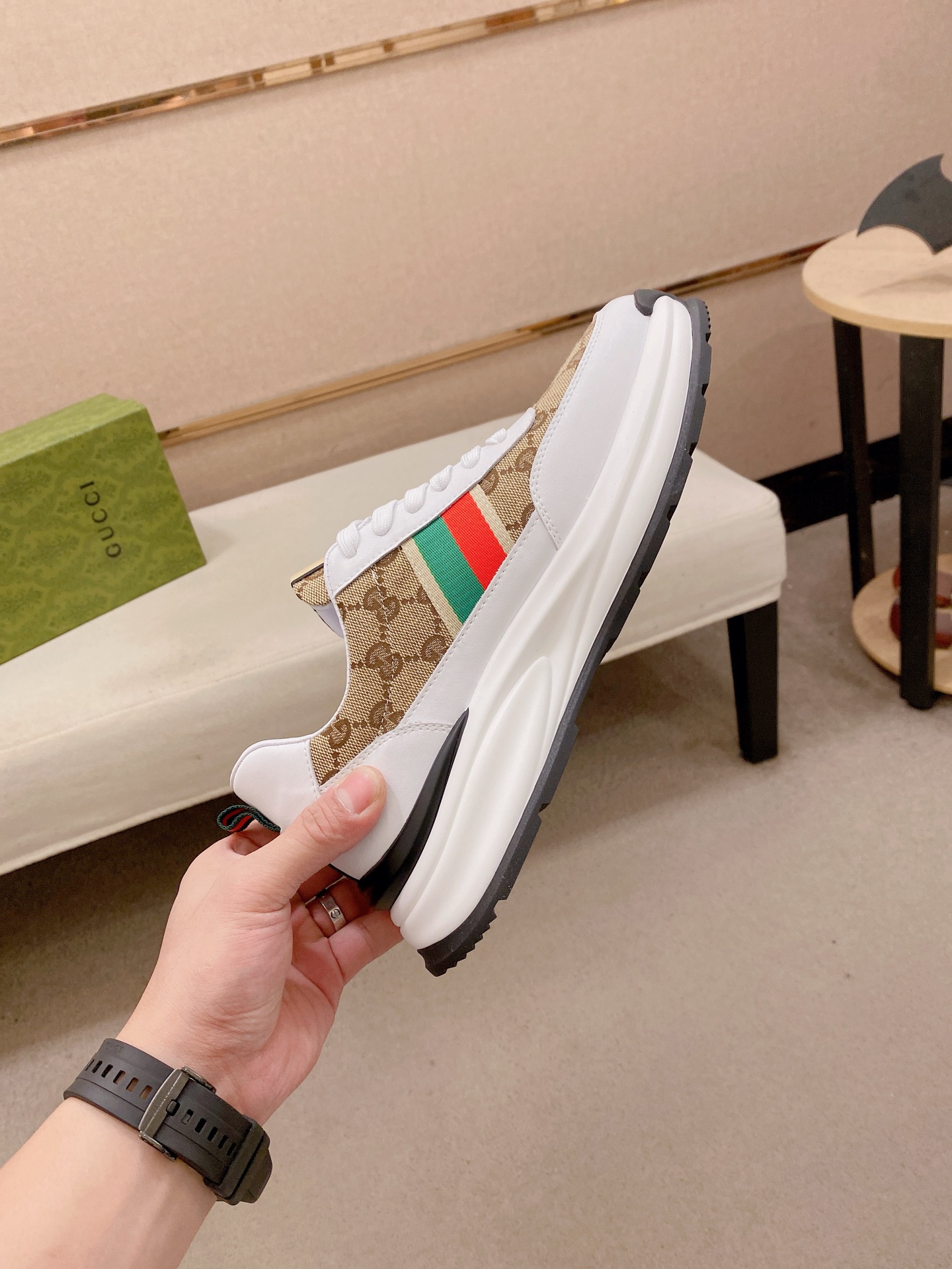 Gucci Style Leather Men's Shoes style reference detail image 5 from source 781396