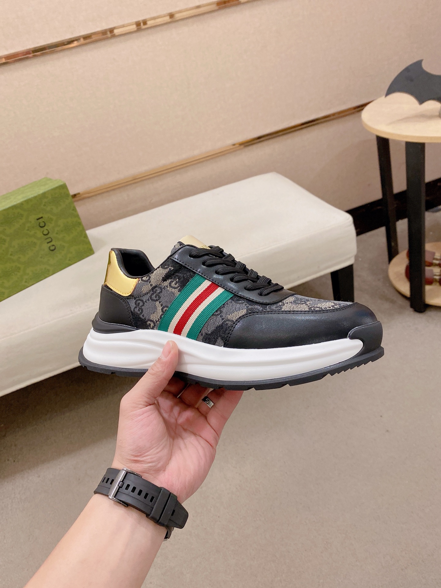 Gucci Style Leather Men's Shoes style reference detail image 4 from source 781397