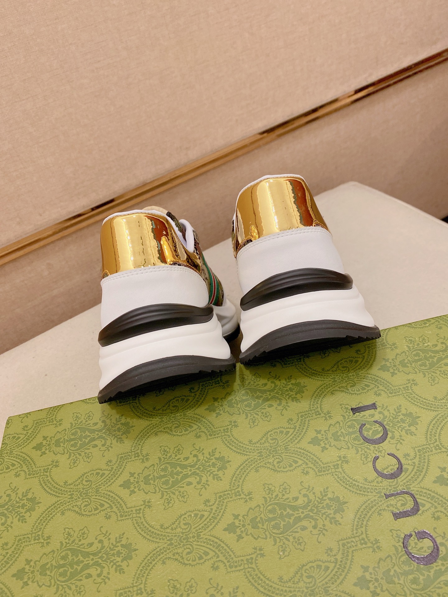 Gucci Style Leather Men's Shoes style reference detail image 8 from source 781398