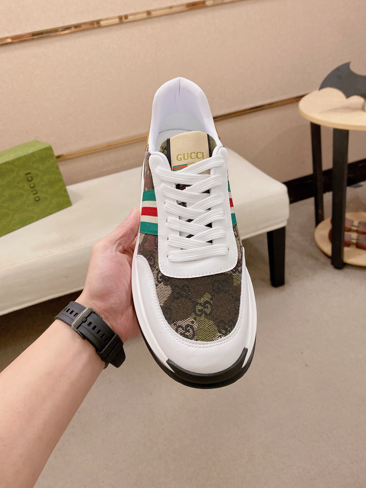 Gucci Style Leather Men's Shoes style reference detail image 2 from source 781398