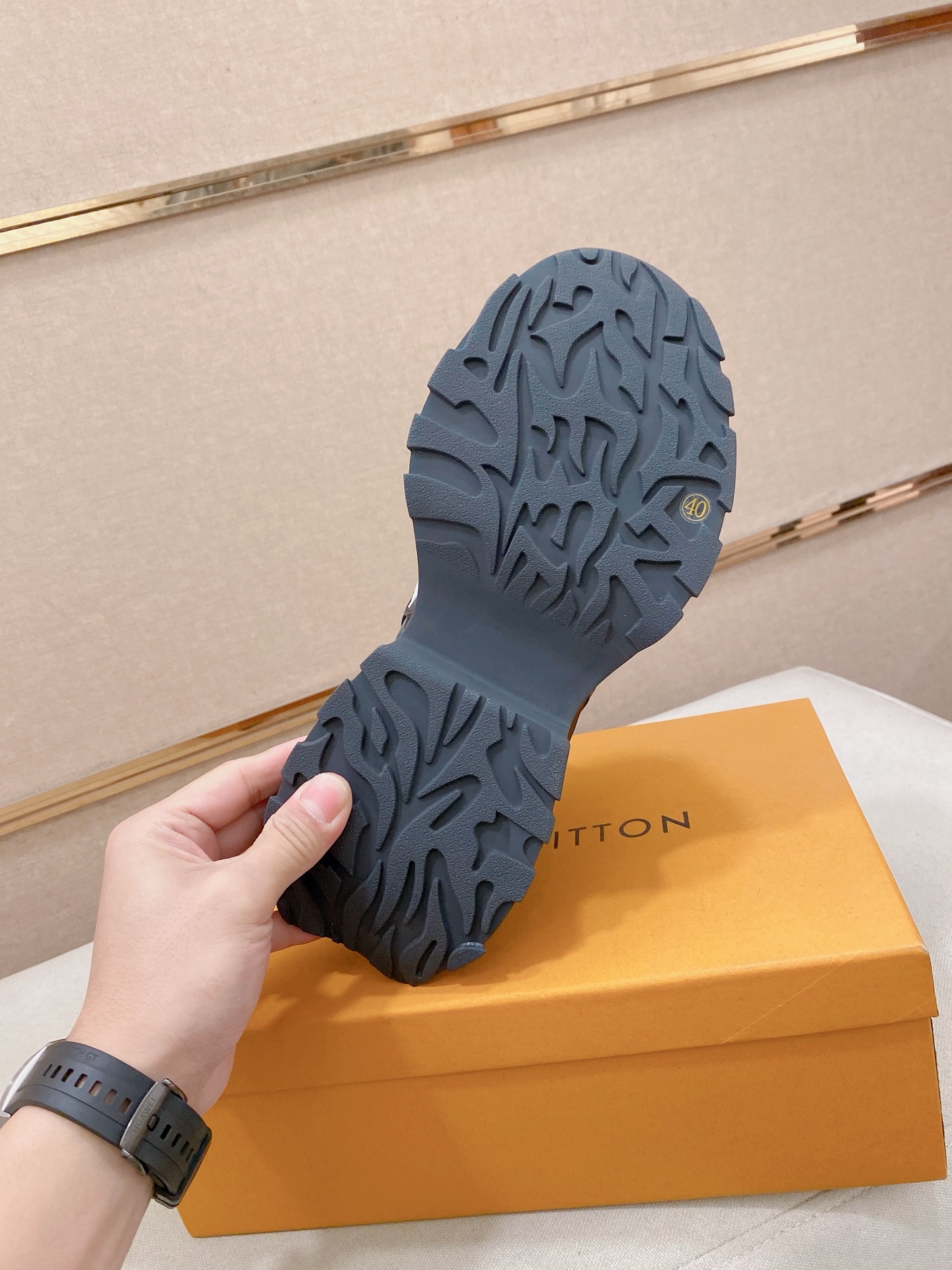 LV Style Leather Men's Shoes style reference detail image 9 from source 780908