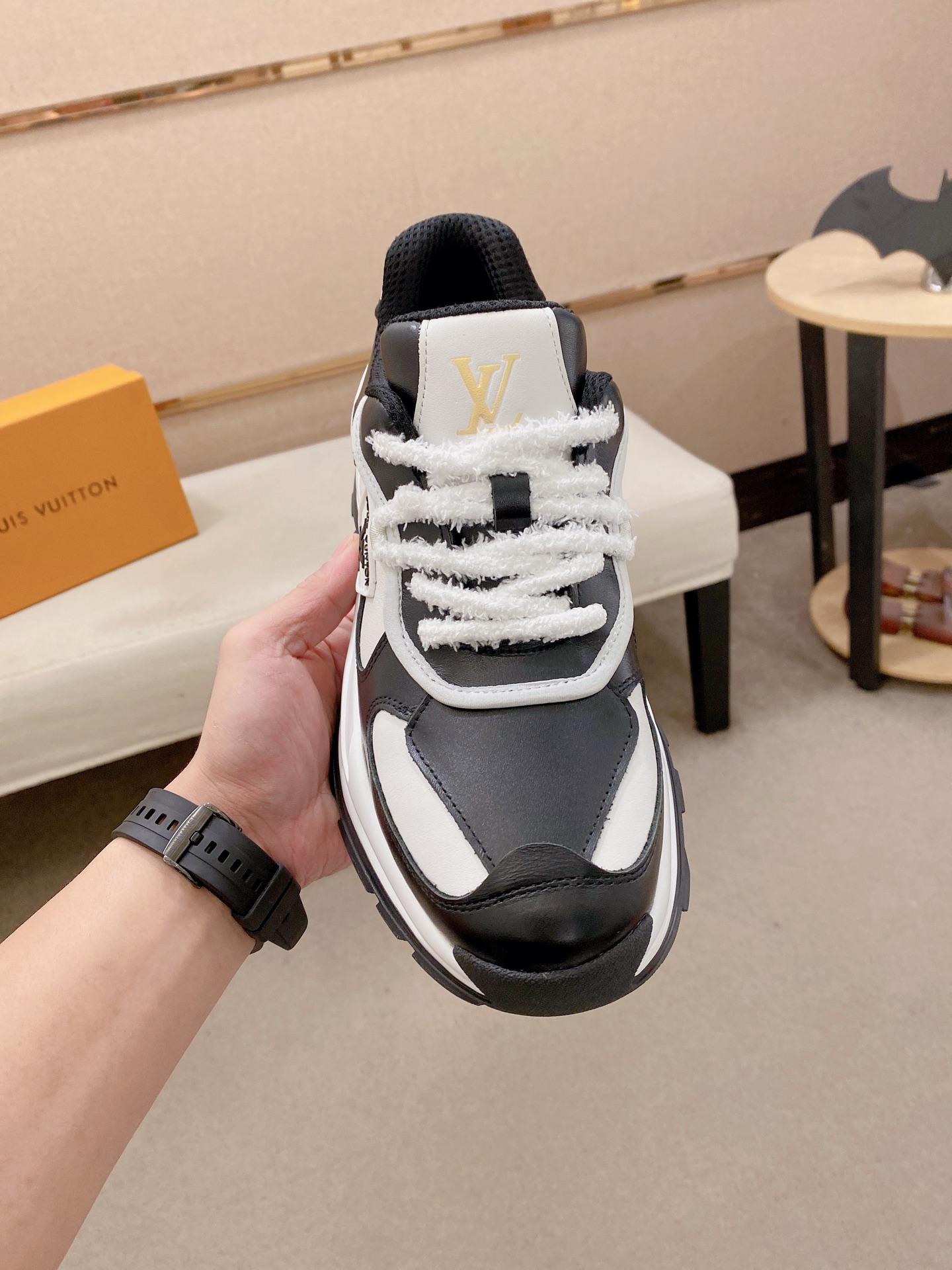 LV Style Leather Men's Shoes style reference detail image 2 from source 780909
