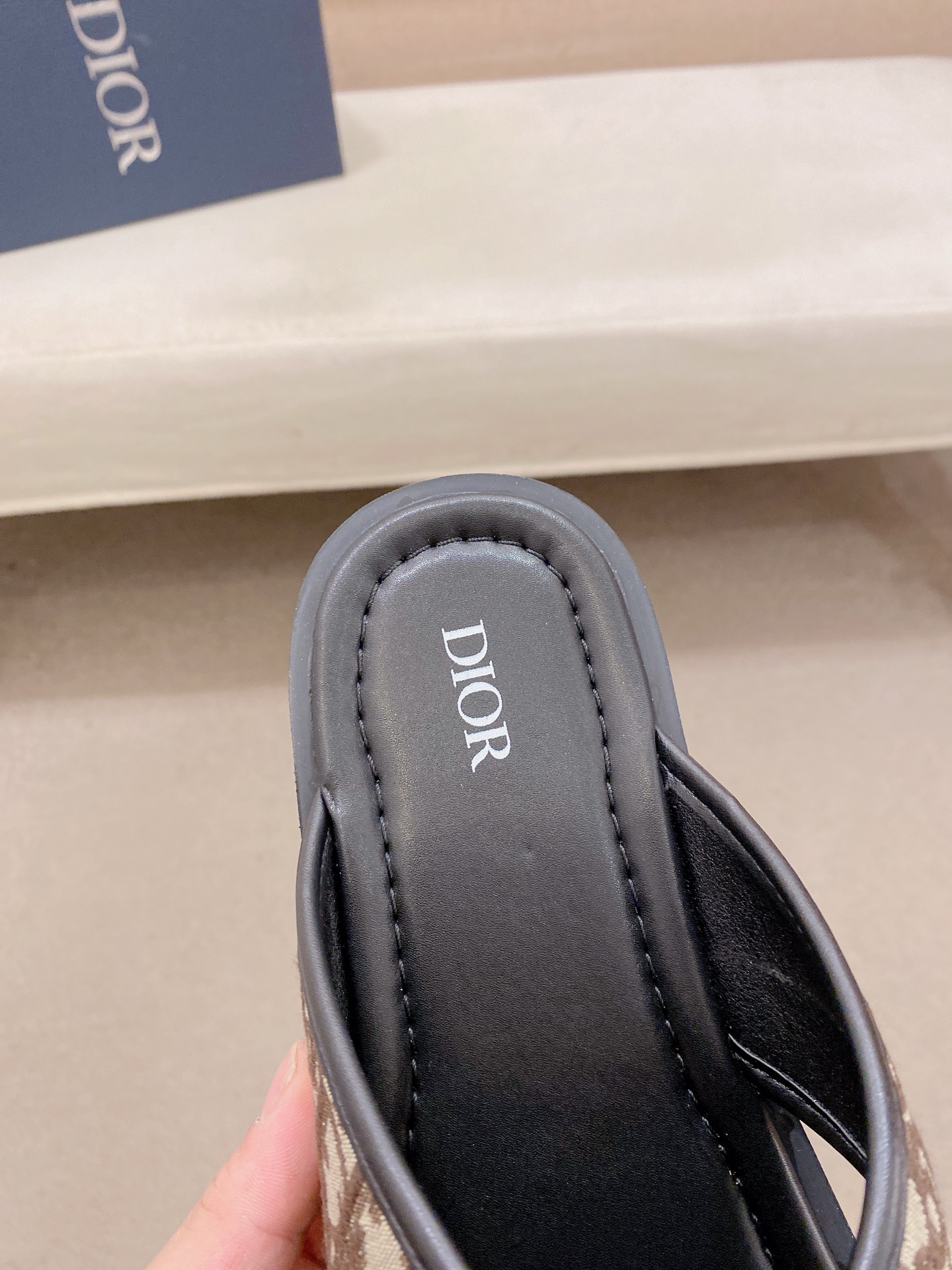 Dior Style Leather Men's Shoes style reference detail image 7 from source 782401