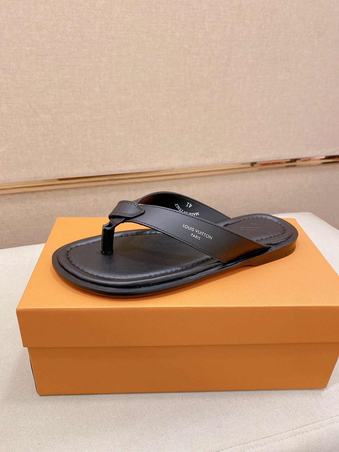 LV Style Men's Shoes style reference detail image 1 from source 780911