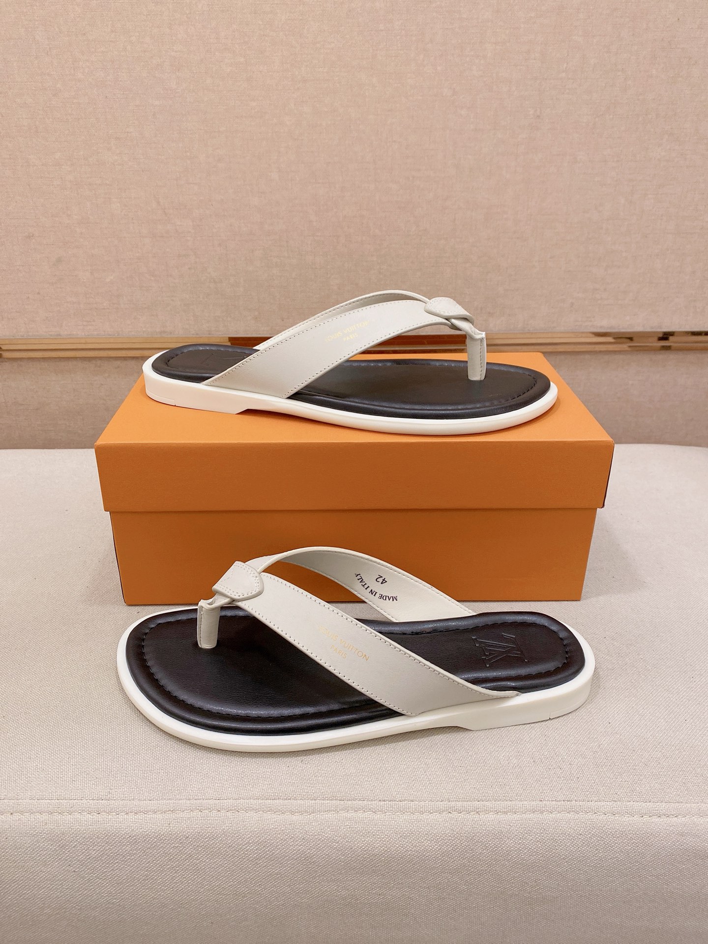LV Style Men's Shoes style reference detail image 7 from source 780912