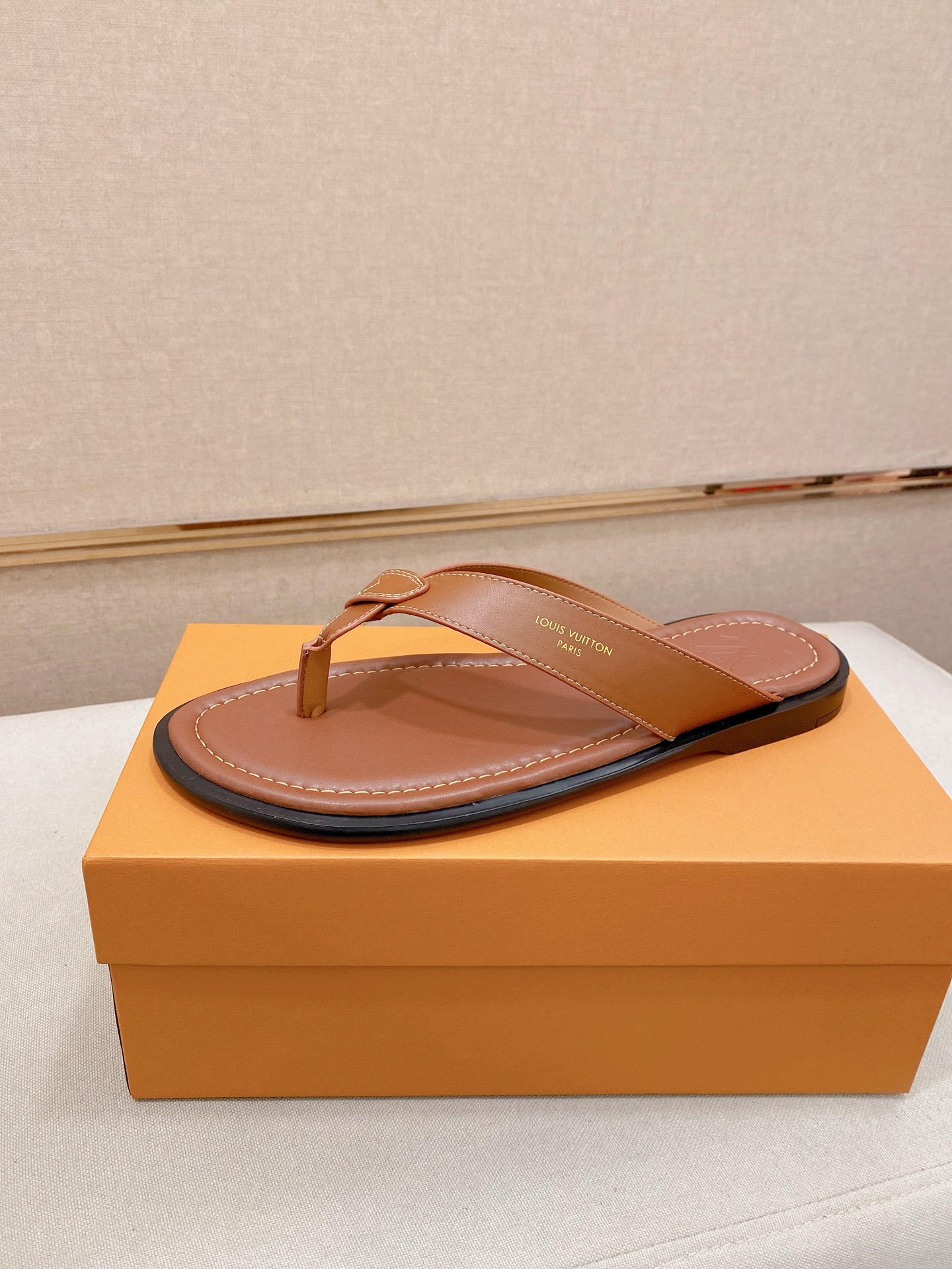 LV Style Men's Shoes style reference detail image 1 from source 780913