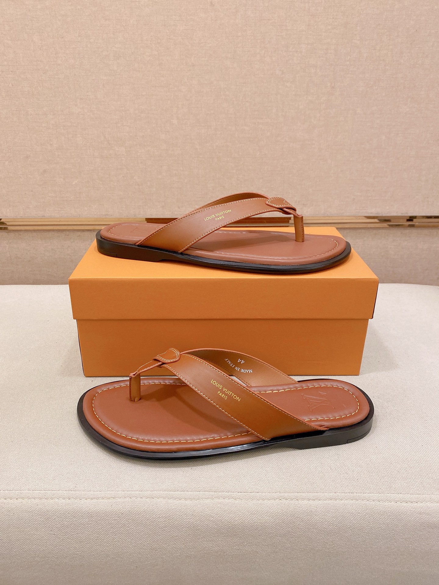 LV Style Men's Shoes style reference detail image 7 from source 780913