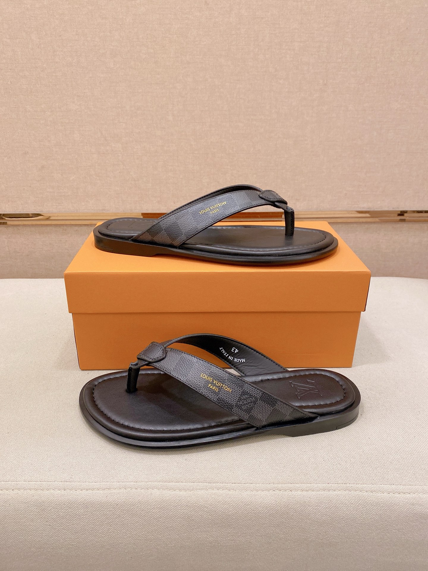 LV Style Men's Shoes style reference detail image 7 from source 780914