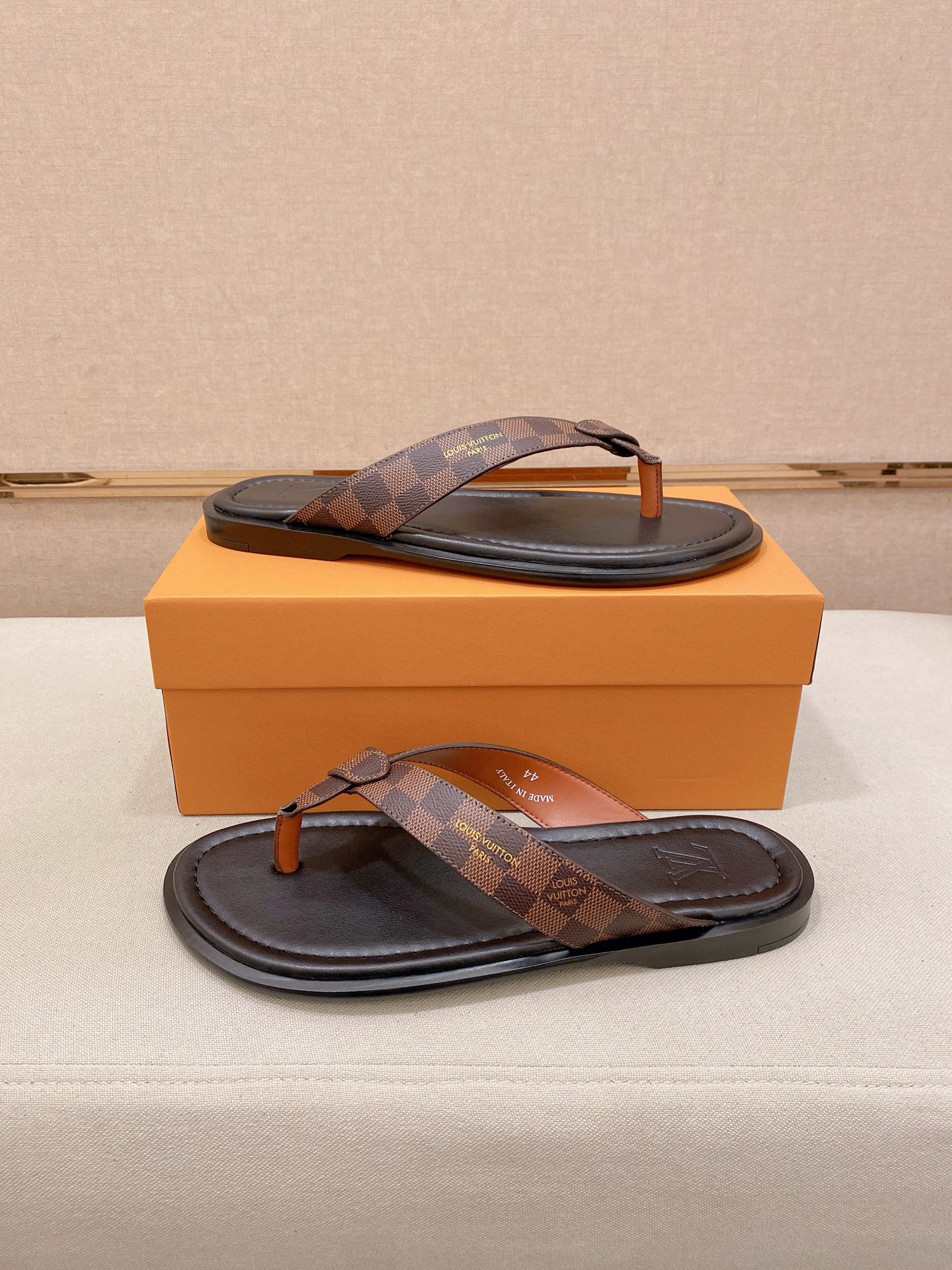 LV Style Men's Shoes style reference detail image 7 from source 780915