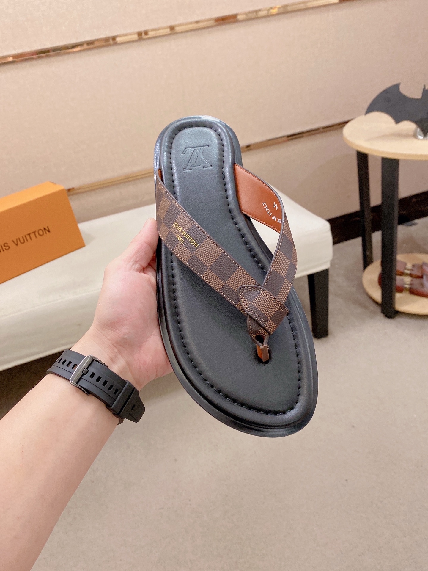 LV Style Men's Shoes style reference detail image 2 from source 780915