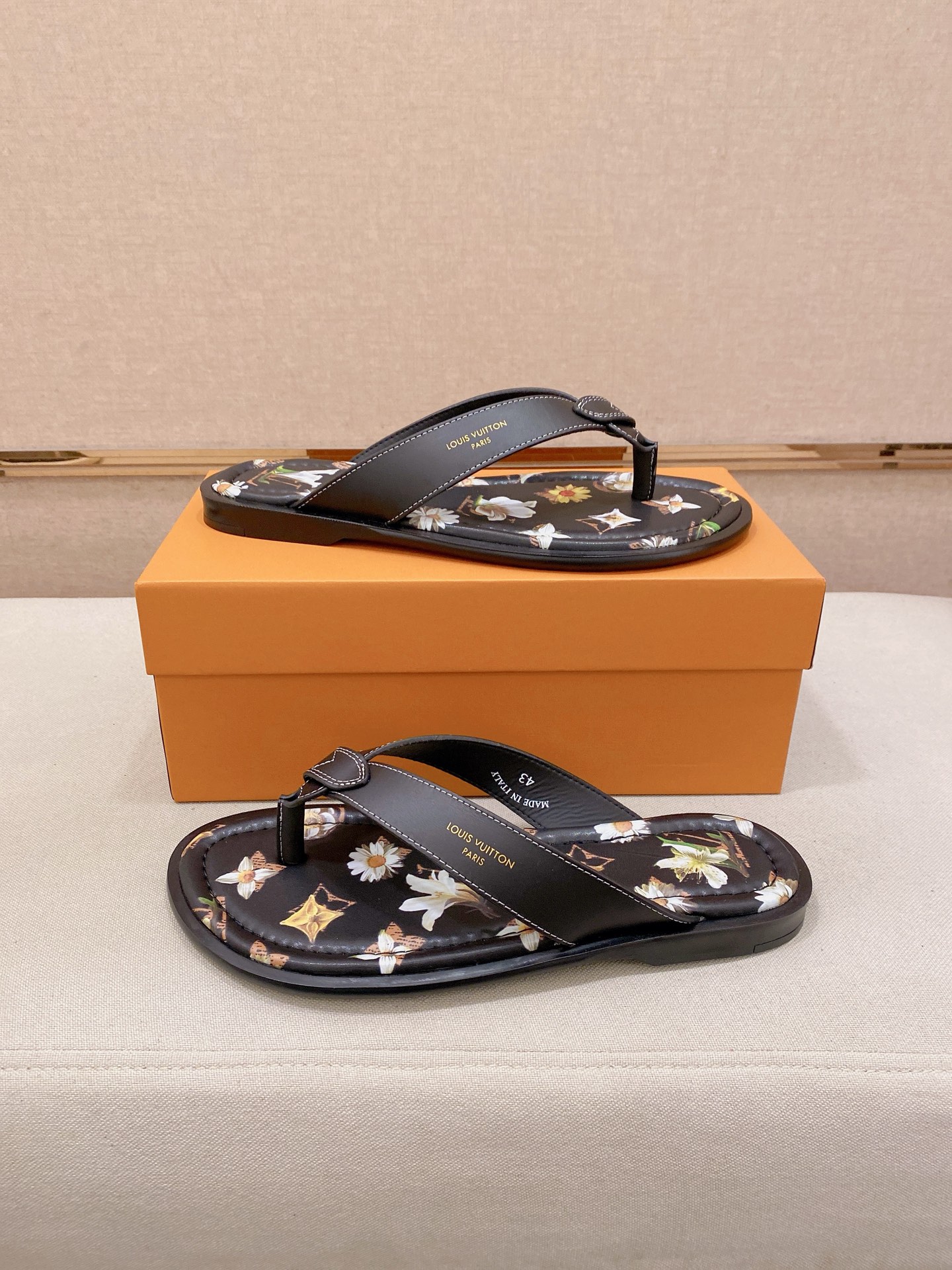 LV Style Men's Shoes style reference detail image 7 from source 780916