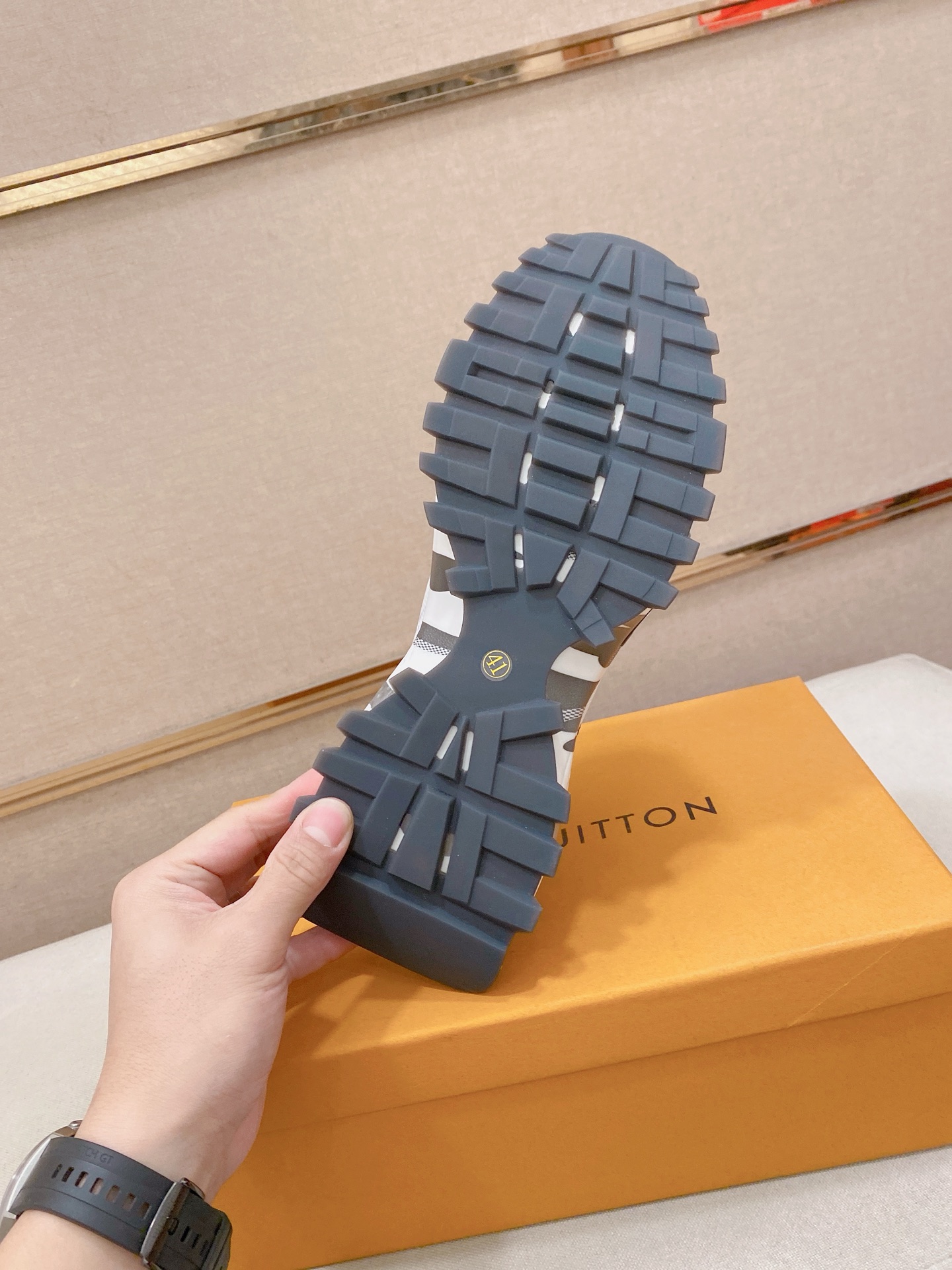 LV Style Leather Men's Shoes style reference detail image 9 from source 780917