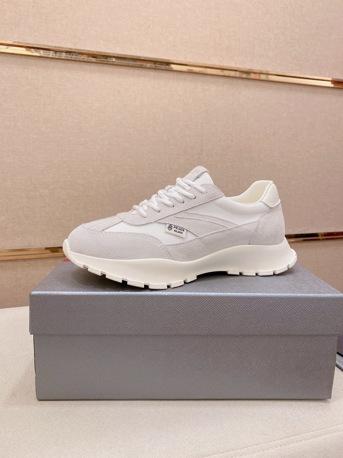 NO:834416,High-end high-quality new PRADA (Prada) counters are launched at the same time. The new men's shoes and fabrics are made of selected first-layer cowhide with superb craftsmanship. Inner lining: full cowhide. High-end air-cushion molded anti-slip rubber outsole, exquisite lines, simple and elegant, comfortable and high-end, suitable for leisure travel. Size: 38 to 45, prada, prada, cowhide19860909高版本 高品质新款PRADA(普拉达)专柜同步上市, 新款男鞋、面料精选头层牛皮高超工艺制作而成.内里:全牛皮内里.高端气垫开模防滑橡胶大底,精美线条、简约大气,上脚舒服上挡次、休闲旅游.码数:38一45,,prada,prada,cowhide,Men's shoes