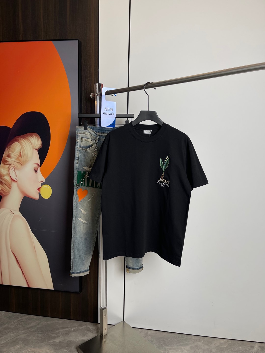 NO:132214,Dior2025 spring and summer new short-sleeved T-shirt, original embroidered printed logo, three-standard handsome and fashionable, simple and versatile. Pure cotton fabric. Breathable and comfortable to wear!  Black and white!  Size number XS-L loose style XS code can be worn up to 140 catties!  The L size can be worn up to 210 pounds!  ,dior,T-shirt,tees,t-shirt,alexander wang19860909Dior2025春夏新品短袖T恤,原版刺绣印花Logo,三标齐 帅气时尚,简约百搭款.纯棉面料.穿着透气舒适！黑白两色！码数XS-L 宽松版型 XS码可以穿到140斤！ L码可以穿到210斤！,,dior,T-shirt,tees，t-shirt,alexander wang,Men's clothing