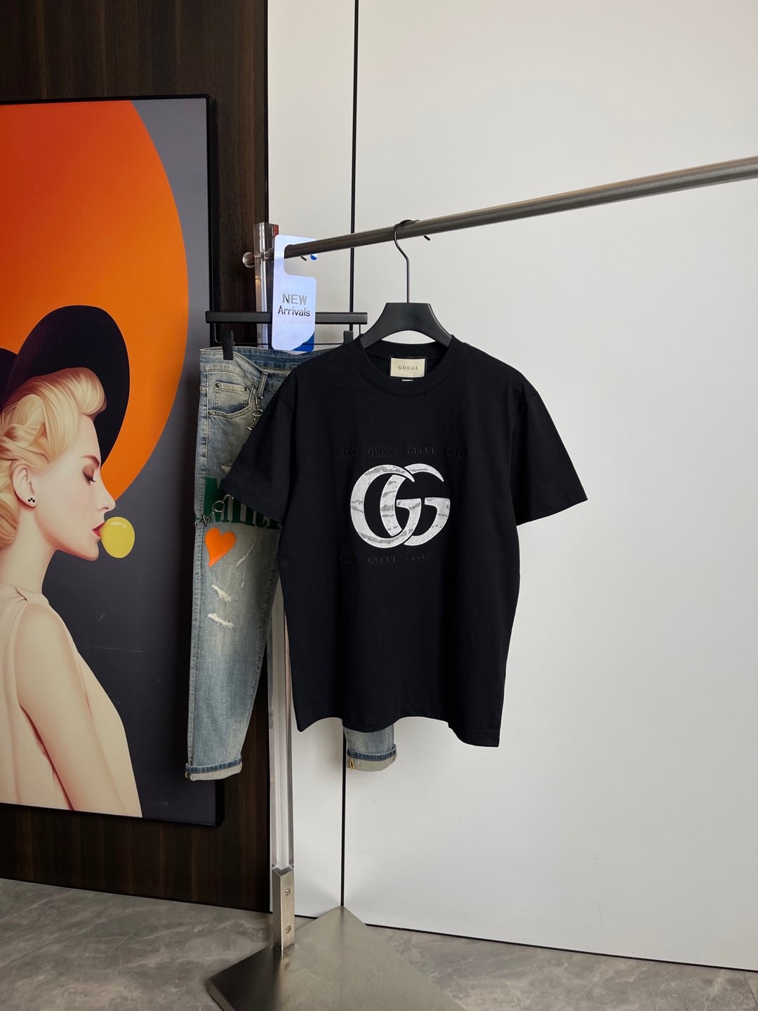 NO:132199,Gucci 2025 spring and summer new short-sleeved T-shirt, original embroidered printed logo, three-standard handsome and fashionable, simple and versatile. Pure cotton fabric. Breathable and comfortable to wear!  Black, beige and white!  Size number XS-L loose style XS code can be worn up to 140 catties!  The L size can be worn up to 210 pounds!  ,gucci,T-shirt,tees,t-shirt,alexander wang19860909Gucci2025春夏新品短袖T恤,原版刺绣印花Logo,三标齐 帅气时尚,简约百搭款.纯棉面料.穿着透气舒适！黑米白两色！码数XS-L 宽松版型 XS码可以穿到140斤！ L码可以穿到210斤！,,gucci,T-shirt,tees，t-shirt,alexander wang,Men's clothing