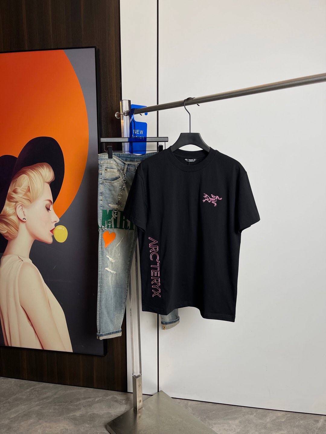 NO:132198,Support after-sales service after-sales service. Archaeopteryx 2025 spring and summer new short-sleeved T-shirt, original printed embroidered letter logo, three-standard handsome and fashionable, simple and versatile. Pure cotton fabric. Breathable and comfortable to wear!  Black and white!  Size number XS-L loose style XS code can be worn up to 140 catties!  The L size can be worn up to 210 pounds!  ,arc'teryx,T-shirt,tees,t-shirt,alexander wang19860909支持年后售后 始祖鸟2025春夏新品短袖T恤,原版印花刺绣字母Logo,三标齐 帅气时尚,简约百搭款.纯棉面料.穿着透气舒适！黑白两色！码数XS-L 宽松版型 XS码可以穿到140斤！ L码可以穿到210斤！,arc'teryx,T-shirt,tees，t-shirt,alexander wang,Men's clothing