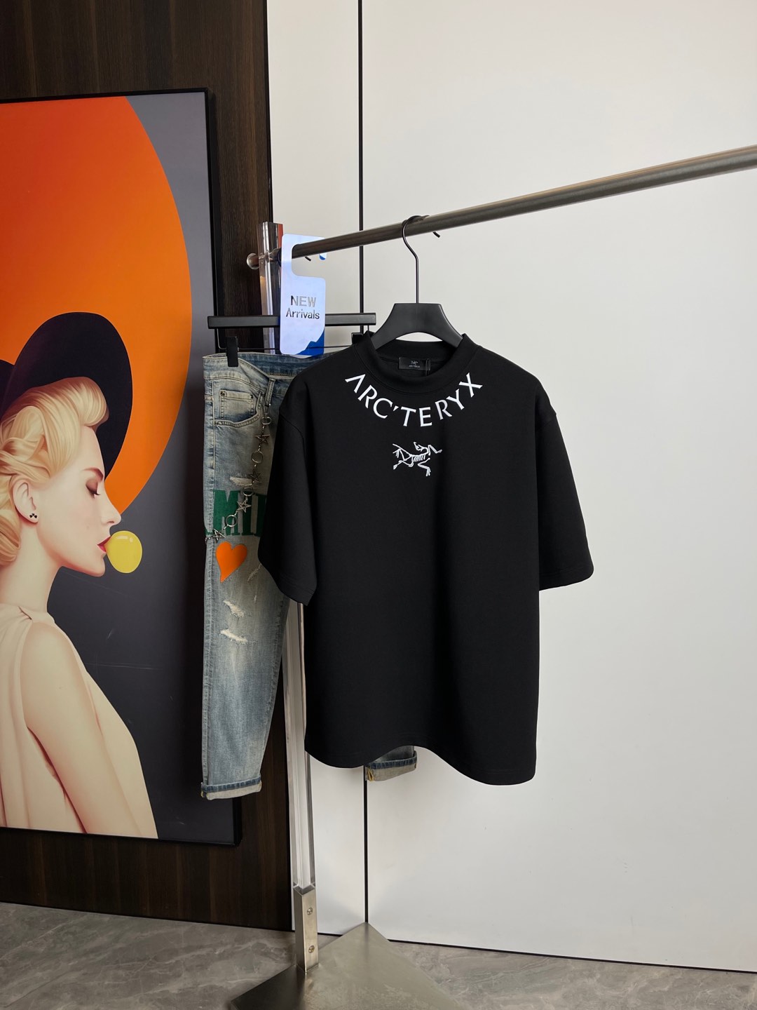 NO:126850,Archaeopteryx's new short-sleeved T-shirt for spring 2025, one to one original printing. Three standards are in line!  Simple and versatile style. Pure cotton fabric. Breathable and comfortable to wear!  Black and pink colors!  Loose style. The same style for men and women!  The number of codes M-XXL M codes can be worn up to 140 kilograms!  The L size can be worn 155 catties, and the XXL size can be worn to about 200 catties!  ,arc'teryx,T-shirt,tees,t-shirt,alexander wang19860909始祖鸟2025春季新品短袖T恤,一比一原版印花.三标齐 ！简约百搭款.纯棉面料.穿着透气舒适！黑粉两色！宽松版型.男女同款！码数M-XXL M码可以穿到140斤！L码可以穿155斤 XXL码可以穿到200斤左右！,arc'teryx,T-shirt,tees，t-shirt,alexander wang,Men's clothing