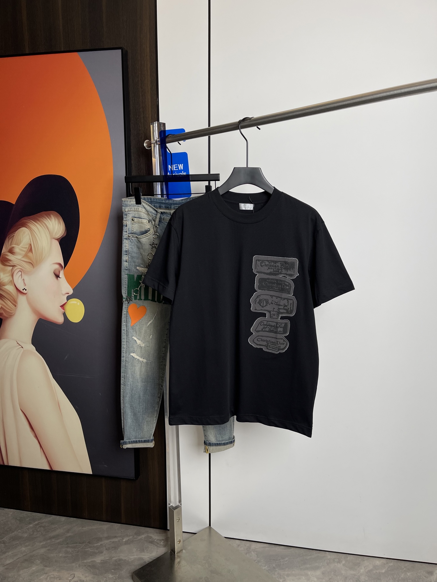 NO:126862,Dior2025 spring and summer new short-sleeved T-shirt, original printed embroidered letter logo, three-standard handsome and fashionable, simple and versatile. Pure cotton fabric. Breathable and comfortable to wear!  Black and white!  Size number XS-L loose style XS code can be worn up to 140 catties!  The L size can be worn up to 210 pounds!  ,dior,T-shirt,tees,t-shirt,alexander wang19860909Dior2025春夏新品短袖T恤,原版印花刺绣字母Logo,三标齐 帅气时尚,简约百搭款.纯棉面料.穿着透气舒适！黑白两色！码数XS-L 宽松版型 XS码可以穿到140斤！ L码可以穿到210斤！,,dior,T-shirt,tees，t-shirt,alexander wang,Men's clothing