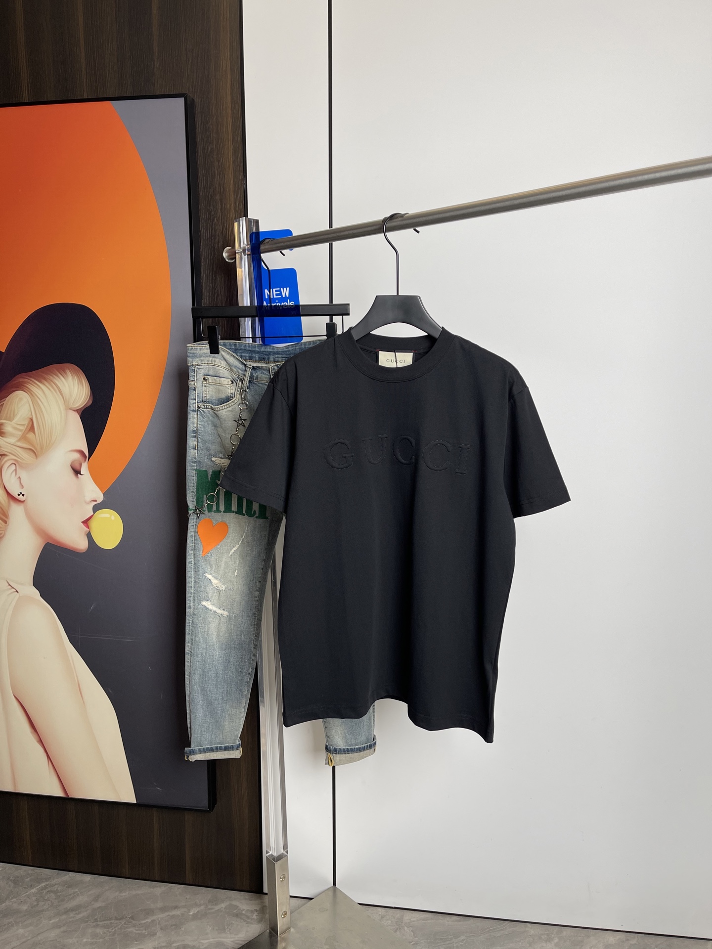 NO:126871,Gucci 2025 spring and summer new short-sleeved T-shirt, original printed embroidered letter logo, three-standard handsome and fashionable, simple and versatile. Pure cotton fabric. Breathable and comfortable to wear!  Black, beige and white!  Size number XS-L loose style XS code can be worn up to 140 catties!  The L size can be worn up to 210 pounds!  ,gucci,T-shirt,tees,t-shirt,alexander wang19860909Gucci2025春夏新品短袖T恤,原版印花刺绣字母Logo,三标齐 帅气时尚,简约百搭款.纯棉面料.穿着透气舒适！黑米白两色！码数XS-L 宽松版型 XS码可以穿到140斤！ L码可以穿到210斤！,,gucci,T-shirt,tees，t-shirt,alexander wang,Men's clothing