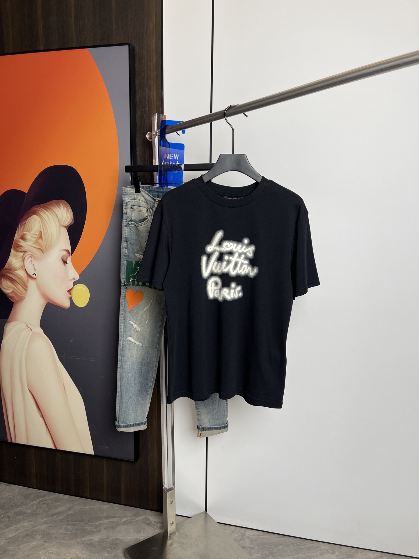 NO:128989,Lv2025 spring and summer new short-sleeved T-shirt, one to one original printing. Three standards are in line!  Simple and versatile style. Pure cotton fabric. Breathable and comfortable to wear!  Black and white, the same style as men and women!  Code number M-3XL, louis vuitton, T-shirt,tees, t-shirt,alexander wang19860909Lv2025春夏新品短袖T恤,一比一原版印花.三标齐 ！简约百搭款.纯棉面料.穿着透气舒适！黑白两色 男女同款！码数M-3XL,,louis vuitton,T-shirt,tees，t-shirt,alexander wang,Men's clothing