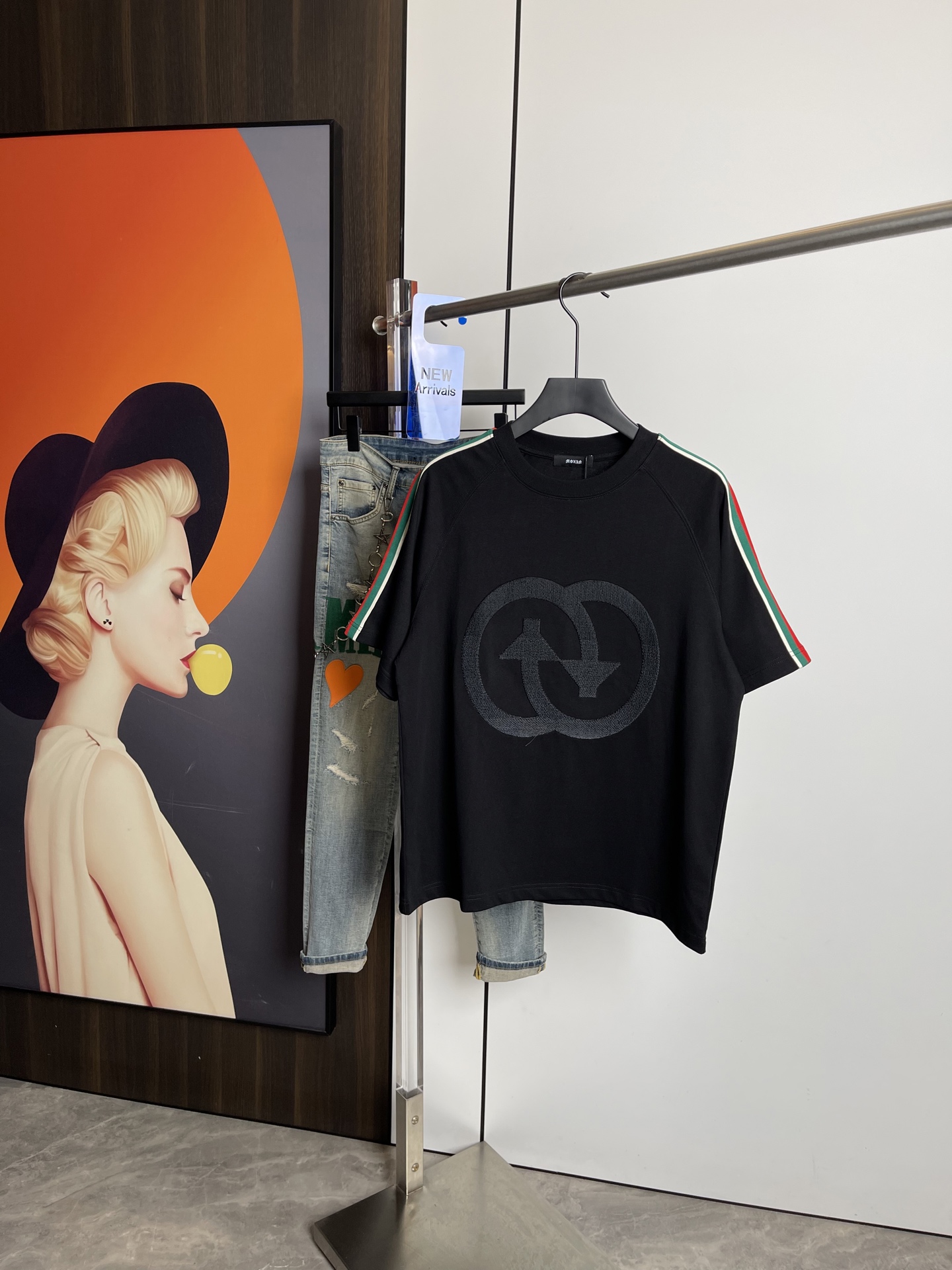 NO:132215,Gucci 2025 spring and summer new short-sleeved T-shirt, original printed embroidered letter logo, handsome and fashionable, simple and versatile style. Pure cotton fabric. Breathable and comfortable to wear!  Black and white!  Code number M-3XL, gucci, T-shirt,tees, t-shirt,alexander wang19860909Gucci2025春夏新品短袖T恤,原版印花刺绣字母Logo,帅气时尚,简约百搭款.纯棉面料.穿着透气舒适！黑白两色！码数M-3XL,,gucci,T-shirt,tees，t-shirt,alexander wang,Men's clothing