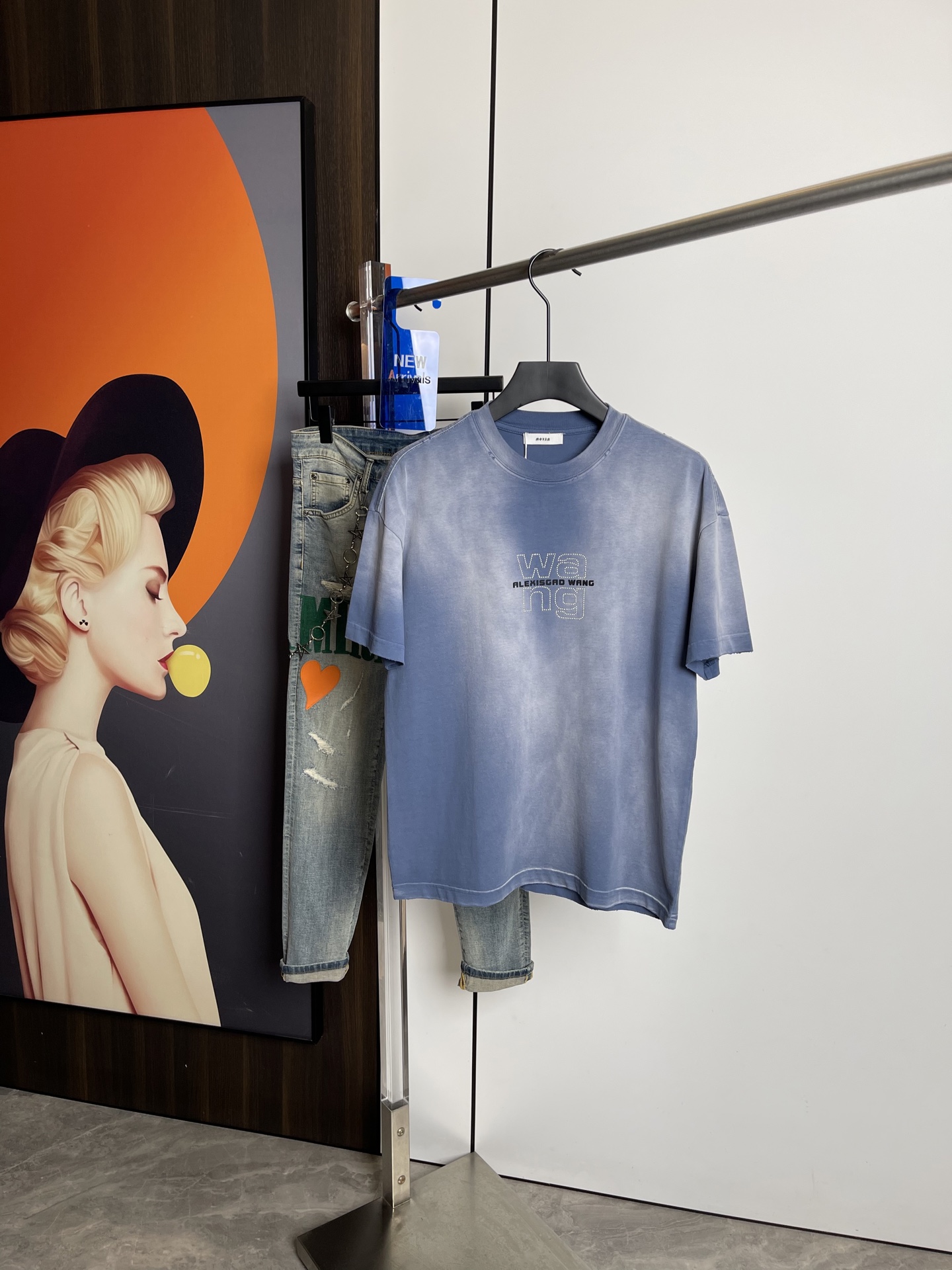 NO:132219,Dawang's new short-sleeved T-shirt in spring and summer 2025, original printed embroidered letter logo, handsome and fashionable, simple and versatile style. Pure cotton fabric. Breathable and comfortable to wear!  Smoke-ash blue!  Code number M-3XL, alexander wang,T-shirt,tees,t-shirt,alexander wang19860909大王2025春夏新品短袖T恤,原版印花刺绣字母Logo,帅气时尚,简约百搭款.纯棉面料.穿着透气舒适！烟灰蓝色！码数M-3XL,,alexander wang,T-shirt,tees，t-shirt,alexander wang,Men's clothing