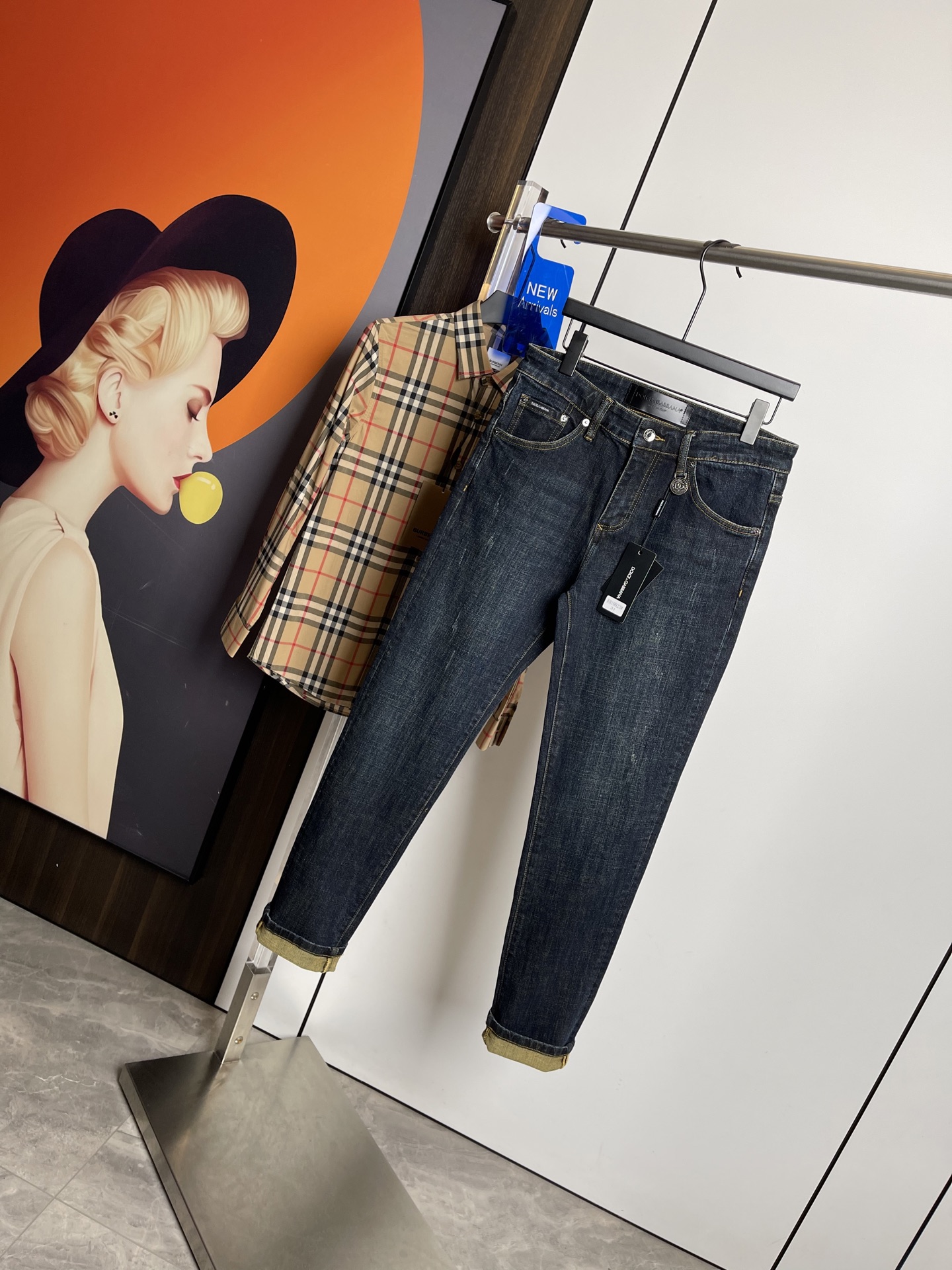 NO:140540,D&G 2025 Spring and Summer New Style Original Single Ruthless Jeans, Original Hardware Leather Card!  The style is super formal. It is slim and not tight, and it is super stylish. Original customized washing denim fabric, original hardware and auxiliary materials are molded!  Very handsome on the upper body!  Number of codes 29-3635, Dolce & Gabbana, jeans, alexander wang19860909D&G 2025春夏新款 原单狠货牛仔裤,原版五金皮牌 ！版型超正.修身不紧身,超级有范,原版定制水洗牛仔面料,原版五金辅料开模！上身帅气十足！码数29-3635,,Dolce&Gabbana,jeans,alexander wang,Men's clothing