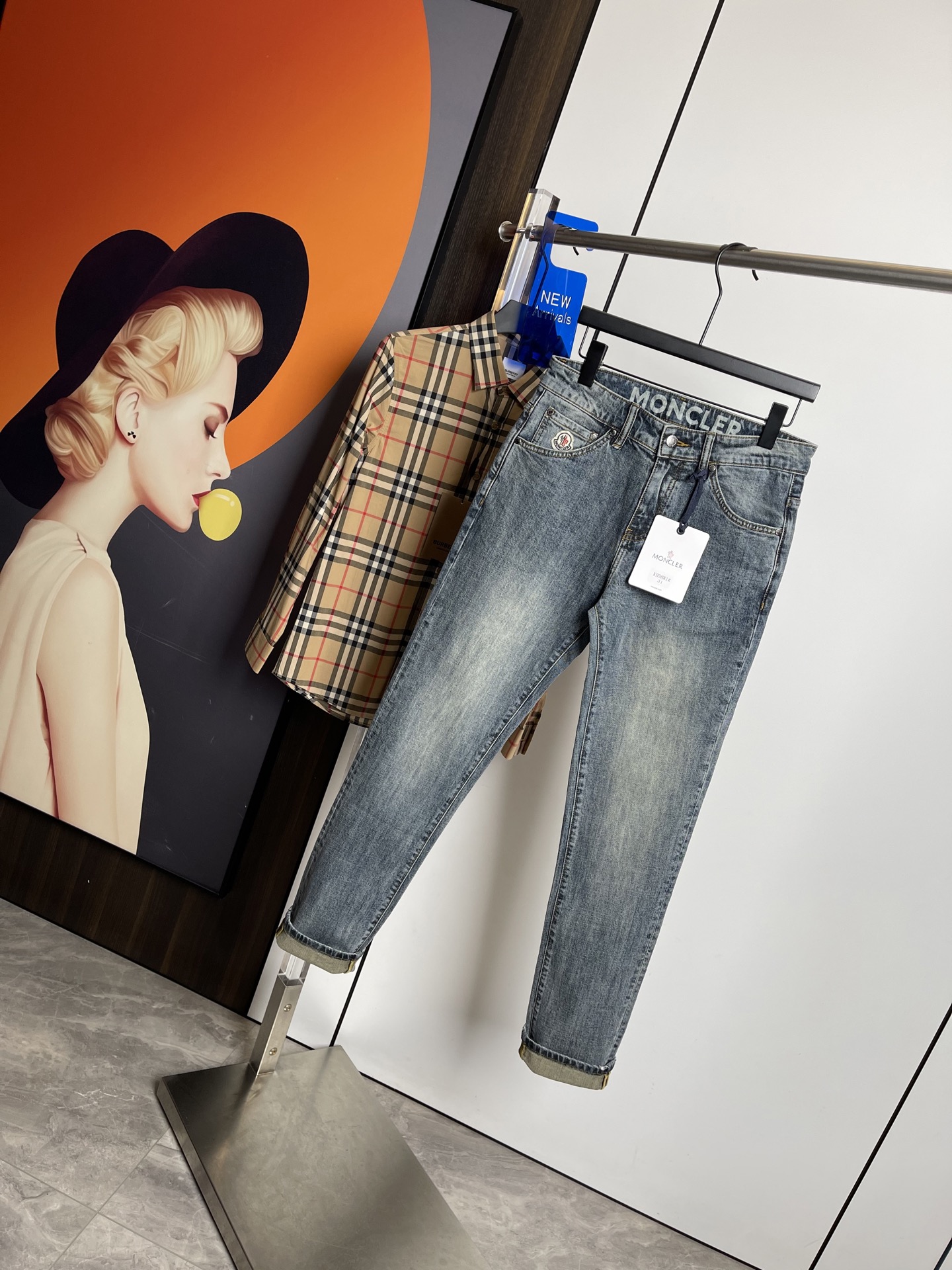 NO:140543,The new spring and summer style of 2025 masked mouth, original single ruthless jeans, original hardware leather card!  The style is super formal. It is slim and not tight, and it is super stylish. Original customized washing denim fabric, original hardware and auxiliary materials are molded!  Very handsome on the upper body!  Number of codes 29-3635, Moncler, jeans, alexander wang19860909蒙口2025春夏新款 原单狠货牛仔裤,原版五金皮牌 ！版型超正.修身不紧身,超级有范,原版定制水洗牛仔面料,原版五金辅料开模！上身帅气十足！码数29-3635,,Moncler,jeans,alexander wang,Men's clothing