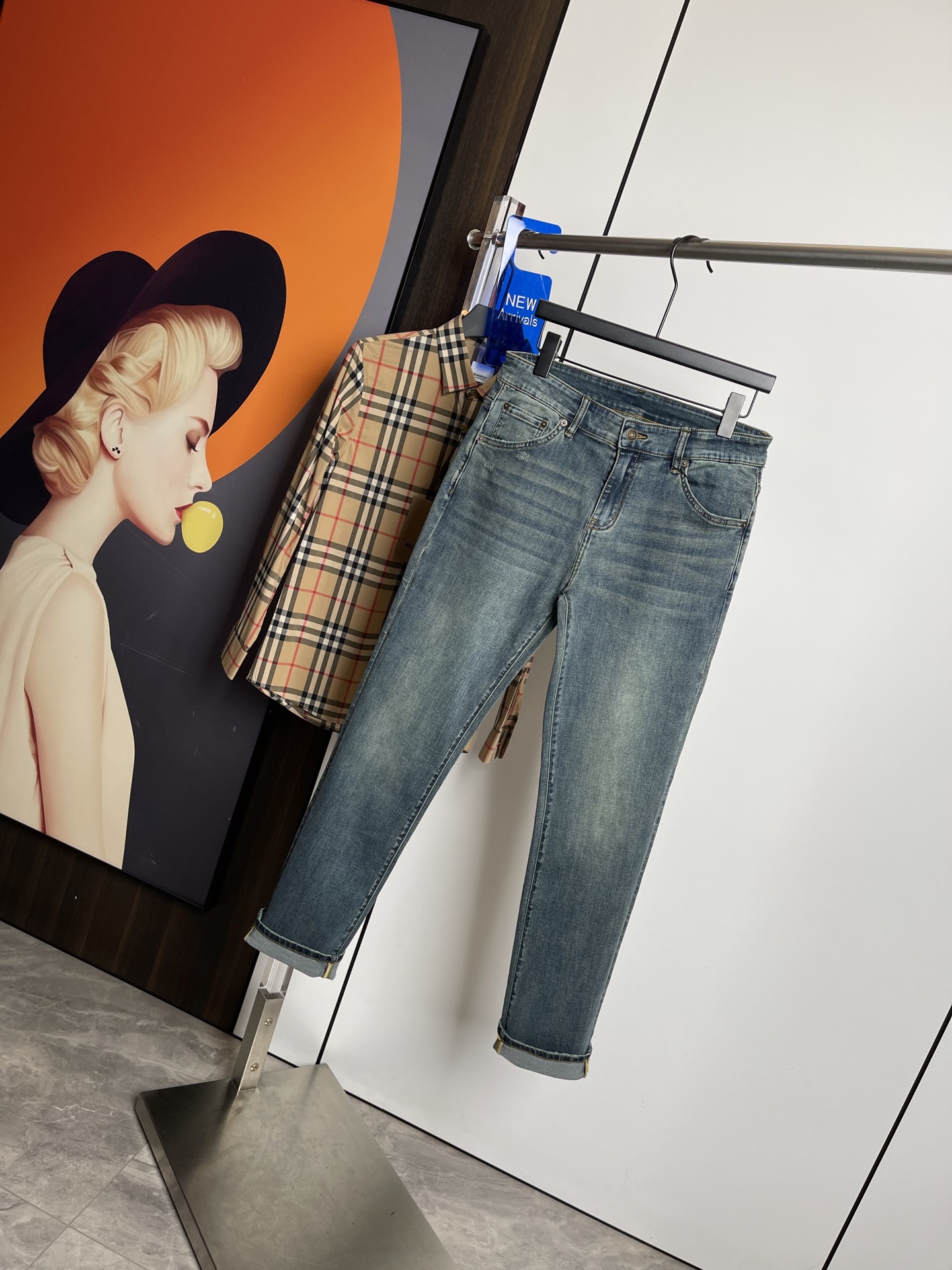 NO:140524,The new spring and summer style of 2025 masked mouth, original single ruthless jeans, original hardware leather card!  The style is super formal. It is slim and not tight, and it is super stylish. Original customized washing denim fabric, original hardware and auxiliary materials are molded!  Very handsome on the upper body!  Number of codes 29-3635, Moncler, jeans, alexander wang19860909蒙口2025春夏新款 原单狠货牛仔裤,原版五金皮牌 ！版型超正.修身不紧身,超级有范,原版定制水洗牛仔面料,原版五金辅料开模！上身帅气十足！码数29-3635,,Moncler,jeans,alexander wang,Men's clothing