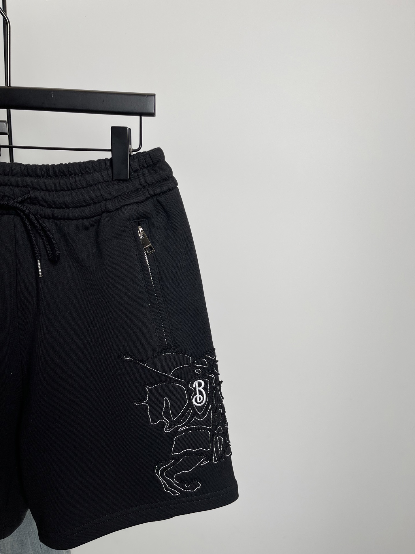 Burberry  Shorts服装 4