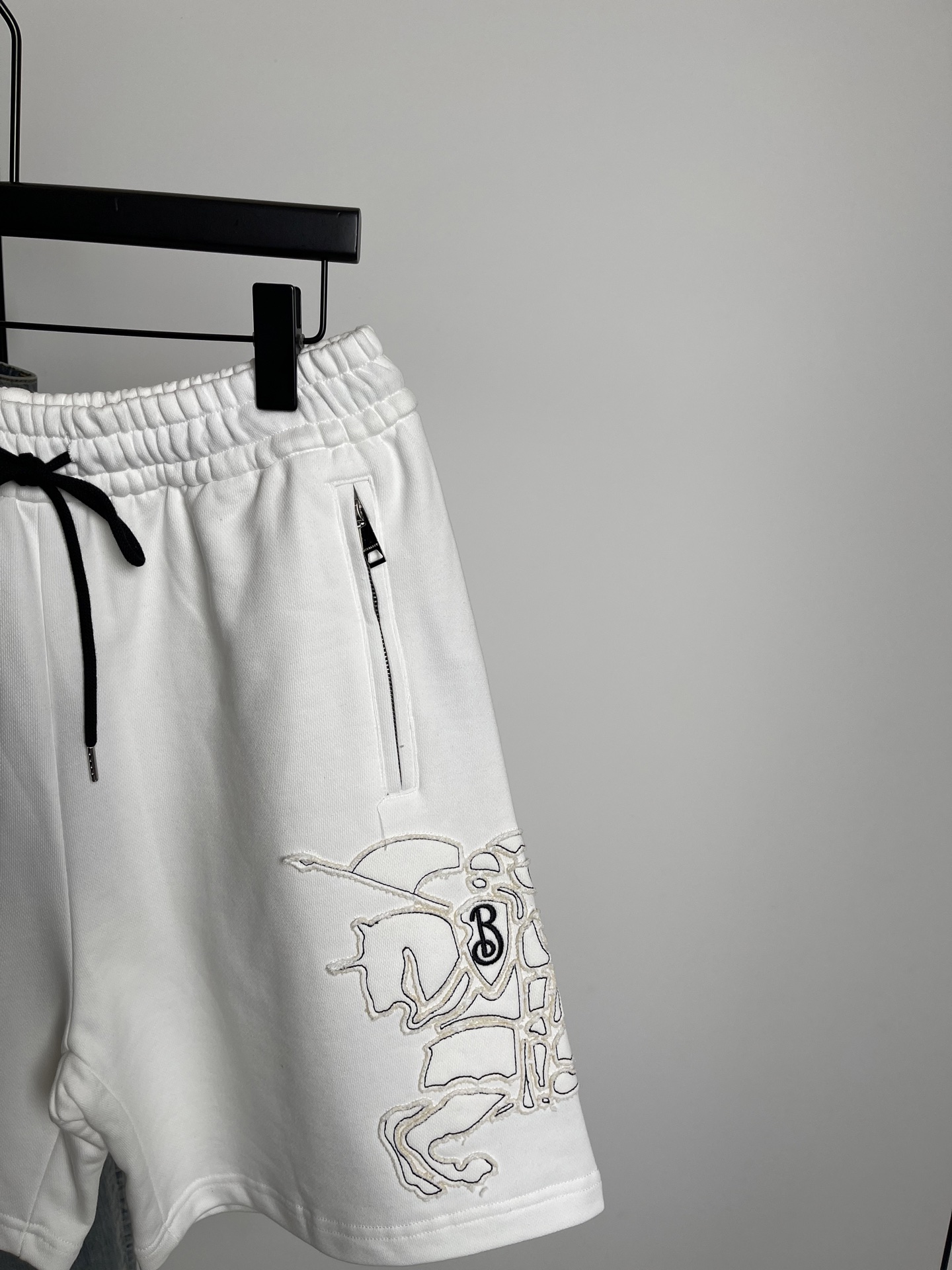 Burberry  Shorts服装 3