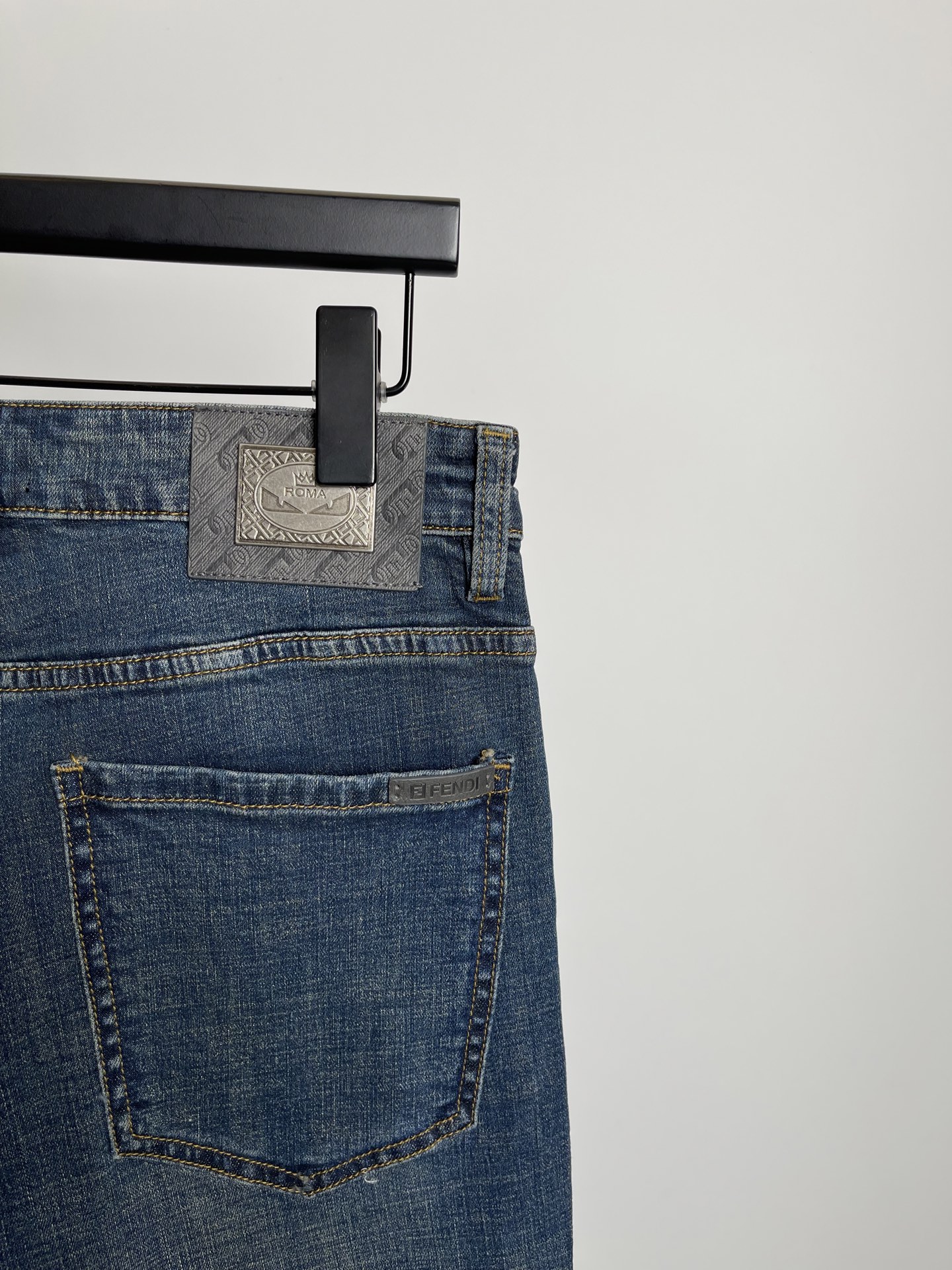 Fendi  牛仔裤服装 9