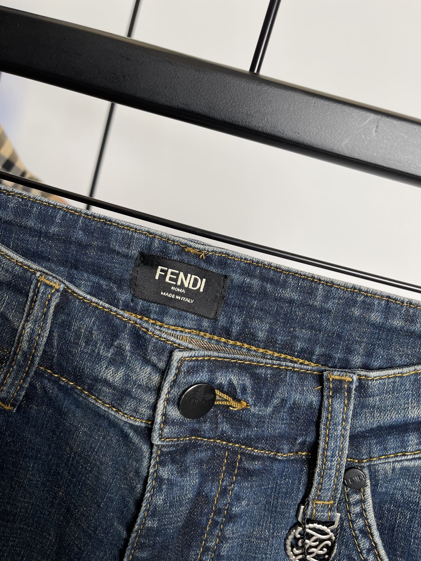Fendi  牛仔裤服装 6