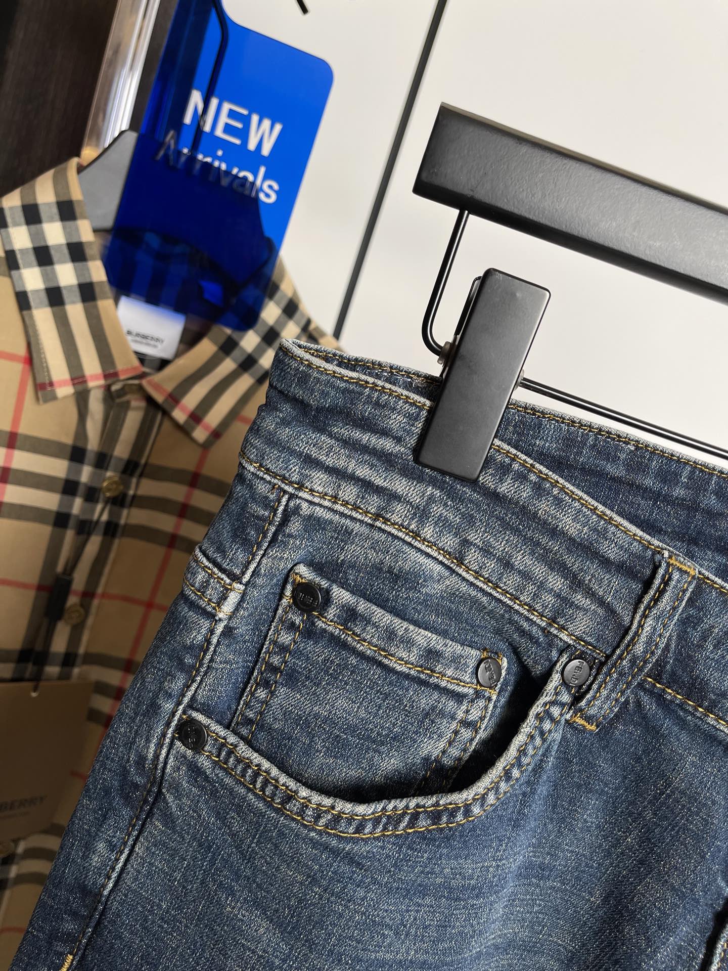 Fendi  牛仔裤服装 5