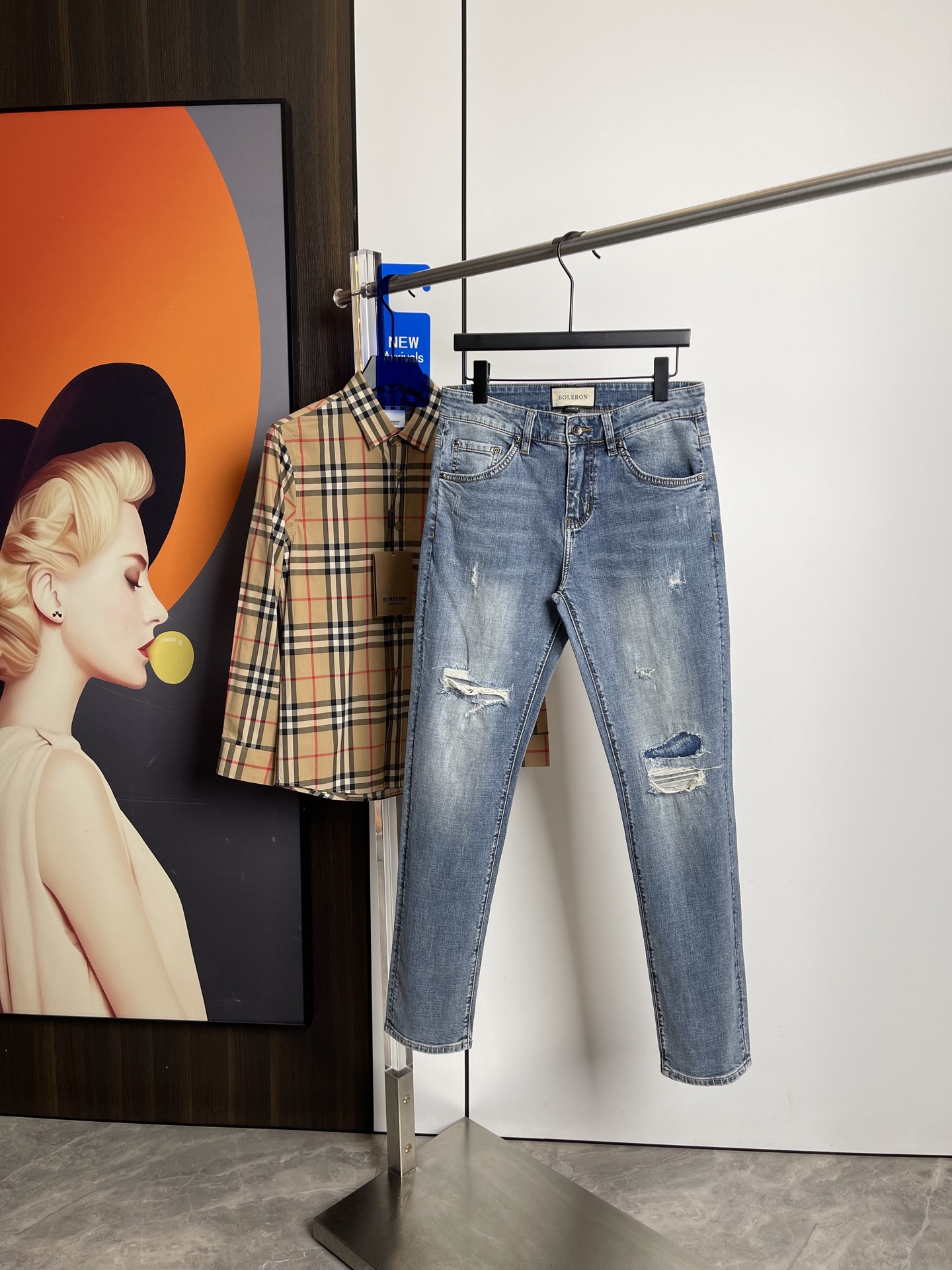 “Paris Family 2025: New Summer Book Featuring Bad Jeans and Original Hardware” - 图片 2