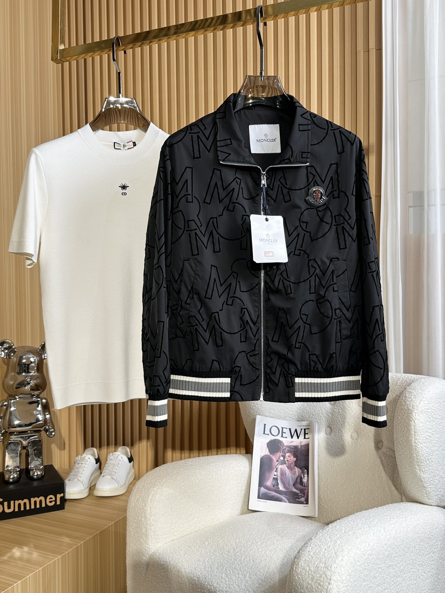 NO:115939,The new 2025 spring jacket, the new product on the show is perfect, comfortable and warm, the three-standard complete colors and full and attractive, and the very outstanding design easily advances the sense of fashion. The workmanship is extremely exquisite and rigorous, and the wiring is neat and meticulous!  A masterpiece of a big-name designer!  The upper body doesn't look bloated and super handsome!  Spot code M ~ XXXL,,Moncler,jackets & coats,jackets & coats,alexander wang19860909蒙口 2025春季新款夹克外套,秀场新品品相非常完美,舒适保暖,三标齐全色泽饱满诱人,非常出彩的设计,轻松将时髦感进阶,做工极为考究严谨,走线工整细致！大牌设计师巨作！上身不显臃肿、超级帅气！现货码数M ～ XXXL,,Moncler,jackets & coats,jackets & coats,alexander wang,Men's clothing