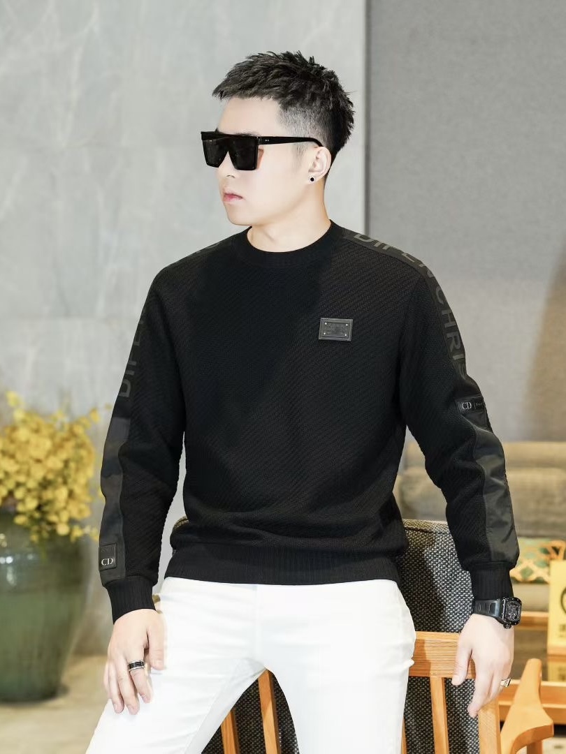 NO:549273,CHRSTIA*Dio*Dio 25F/W autumn and winter men's fashionable and casual long-sleeved sweatshirt, classic and versatile and casual match!  Can be worn inside, can be worn alone!  The style is simple and elegant, and it is easy to match. It is a must-have for men's wardrobe. It is definitely high-quality, with very good details and better comfort, allowing you to easily feel the skin-friendly texture!  Made of high-quality modal blended materials, the fabric feels delicate and soft and textured, and is extremely delicate and soft in close-fitting. The brand letter logo pattern decorative design on the chest is very beautiful, craftsmanship, showing extraordinary taste. There is no need to say much about high-end and specifications, perfectly demonstrating its top luxury brand identity symbol!  The basic slim fit is cut, and it is very handsome whether it is worn alone or in the inner wear!  Size is larger: 48~56 Max 190 catties, Dior, hoodie, sweatshirts, alexander wang19860909CHRSTIA*Dio*迪*奥 25F/W秋冬男士时尚休闲长袖卫衣,经典百搭随意搭配！可内搭,可单穿！款式简洁大方,挺好搭配,男人衣橱必备款,绝对都是高品质,细节相当到位舒适感更佳,让你轻松感受亲肤质感！ 精选优质莫代尔混纺材质制作而成,面料手感细腻柔软很有质感,贴身穿着极致细腻软糯.胸前品牌字母logo图案装饰造型设计,很有美感,匠心之作,彰显不凡的品味.高级与规格感更是无需多言,完美彰显出它顶级奢华的品牌身份象征！修身合体的基础版型裁剪,无论是单穿还是内搭都帅气十足！ 尺码偏大:48～56最大190斤,,dior,hoodie,sweatshirts,alexander wang,Men's clothing