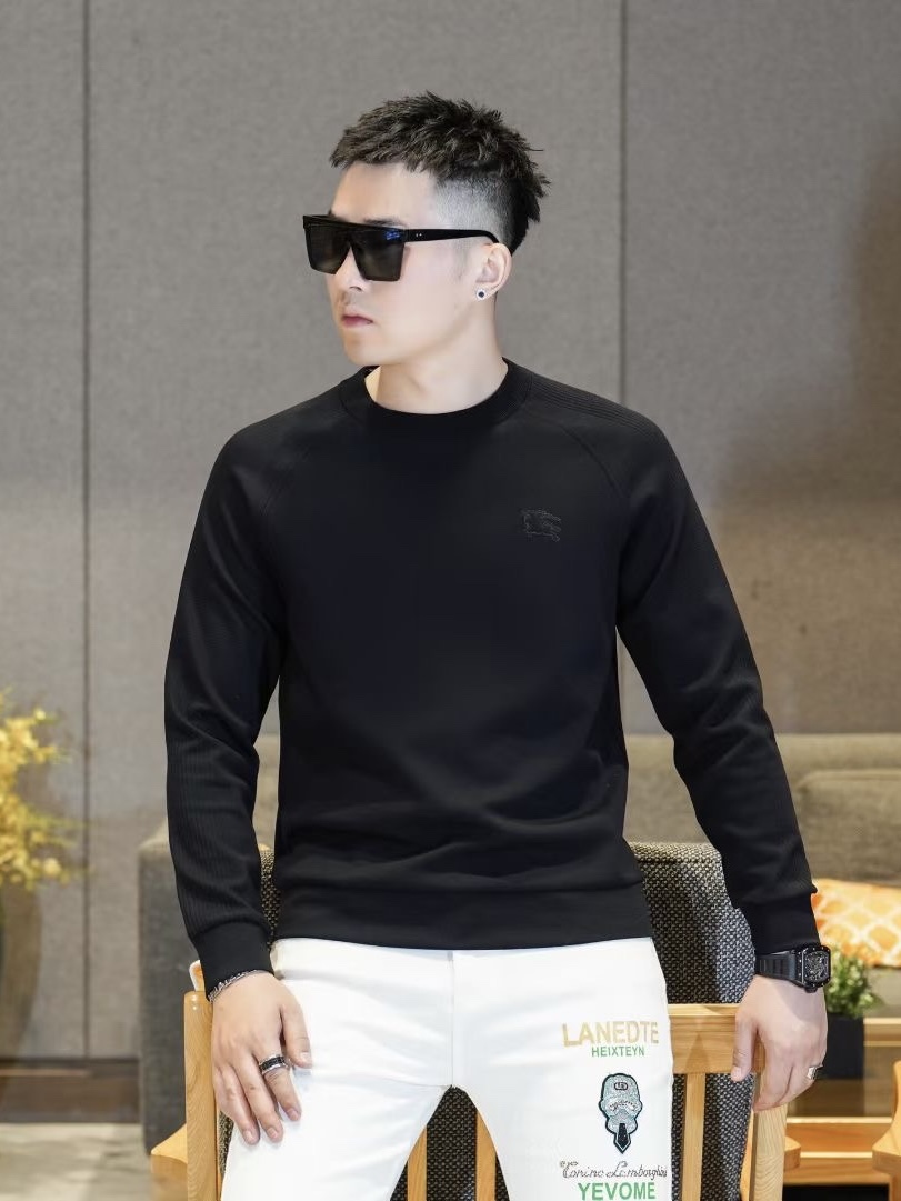 NO:549260,Burbe*Ba*Ba*Ba 25F/W autumn and winter men's fashionable and casual long-sleeved sweatshirt, classic and versatile and casual match!  Can be worn inside, can be worn alone!  The style is simple and elegant, and it is easy to match. It is a must-have for men's wardrobe. It is definitely high-quality, with very good details and better comfort, allowing you to easily feel the skin-friendly texture!  Made of high-quality modal cashmere blended material, the fabric feels delicate and soft and textured, and is extremely delicate and soft in close-fitting. The brand letter logo pattern decorative design on the chest is very beautiful, craftsmanship, showing extraordinary taste. There is no need to say much about high-end and specifications, perfectly demonstrating its top luxury brand identity symbol!  The basic slim fit is cut, and it is very handsome whether it is worn alone or in the inner wear!  size48～56, burberry, hoodie, sweatshirts, alexander wang19860909Burbe*巴*宝莉 25F/W秋冬男士时尚休闲长袖卫衣,经典百搭随意搭配！可内搭,可单穿！款式简洁大方,挺好搭配,男人衣橱必备款,绝对都是高品质,细节相当到位舒适感更佳,让你轻松感受亲肤质感！ 精选优质莫代尔羊绒混纺材质制作而成,面料手感细腻柔软很有质感,贴身穿着极致细腻软糯.胸前品牌字母logo图案装饰造型设计,很有美感,匠心之作,彰显不凡的品味.高级与规格感更是无需多言,完美彰显出它顶级奢华的品牌身份象征！修身合体的基础版型裁剪,无论是单穿还是内搭都帅气十足！ size48～56,,burberry,hoodie,sweatshirts,alexander wang,Men's clothing